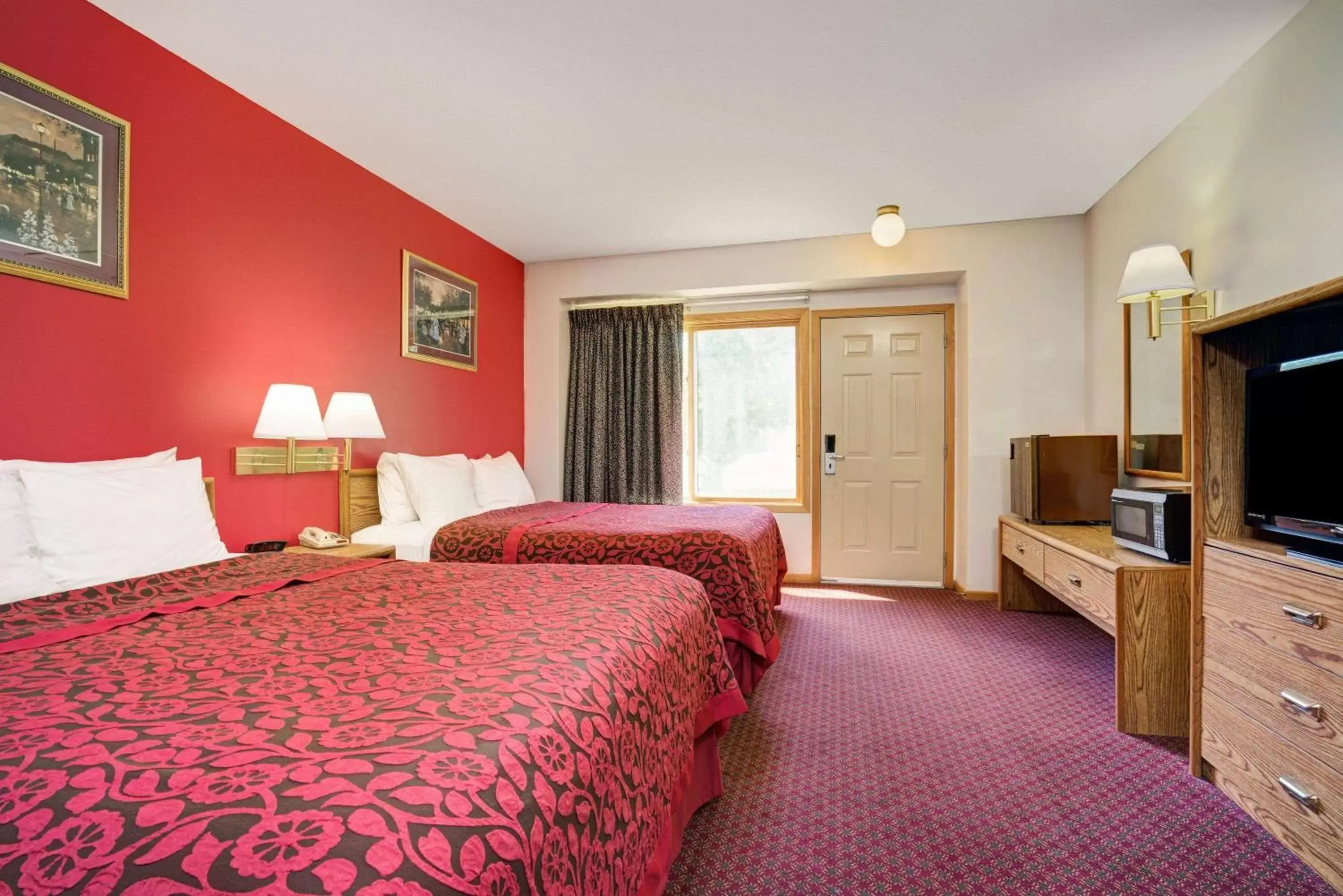 Photo of the whole room in Travelodge by Wyndham Red Wing