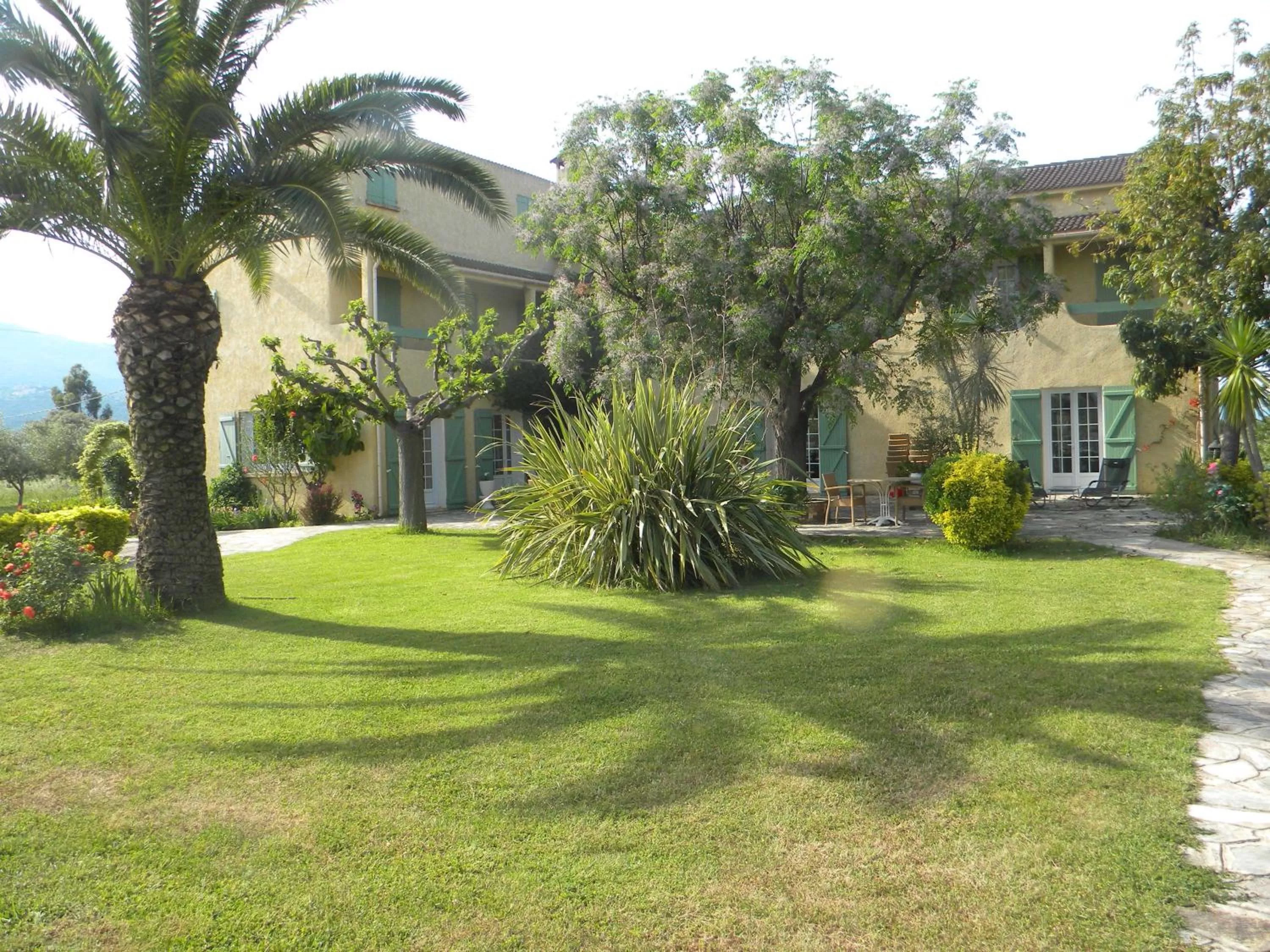 Facade/entrance in Auberge les Oliviers