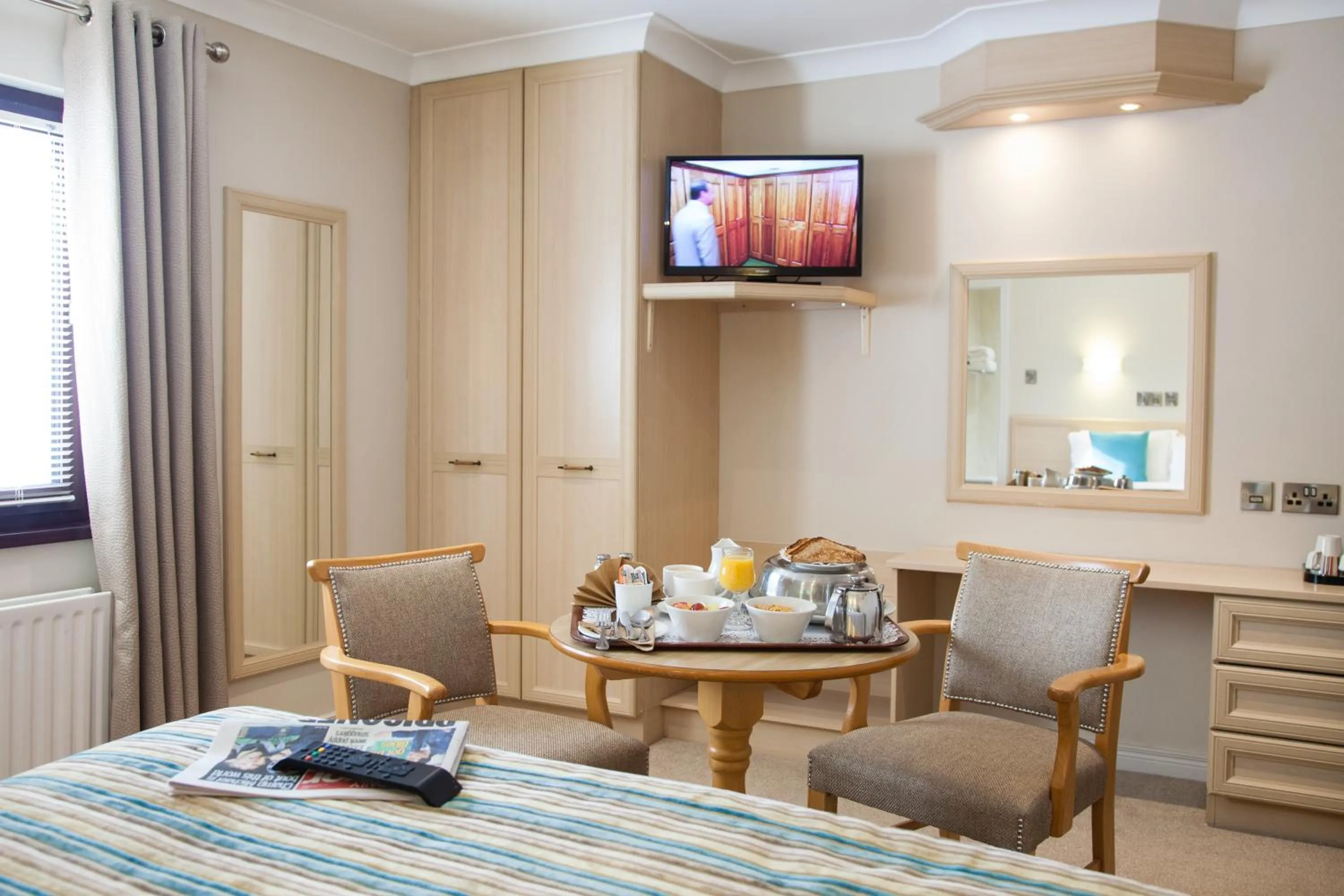 Bedroom, Bed in The Lodge Hotel