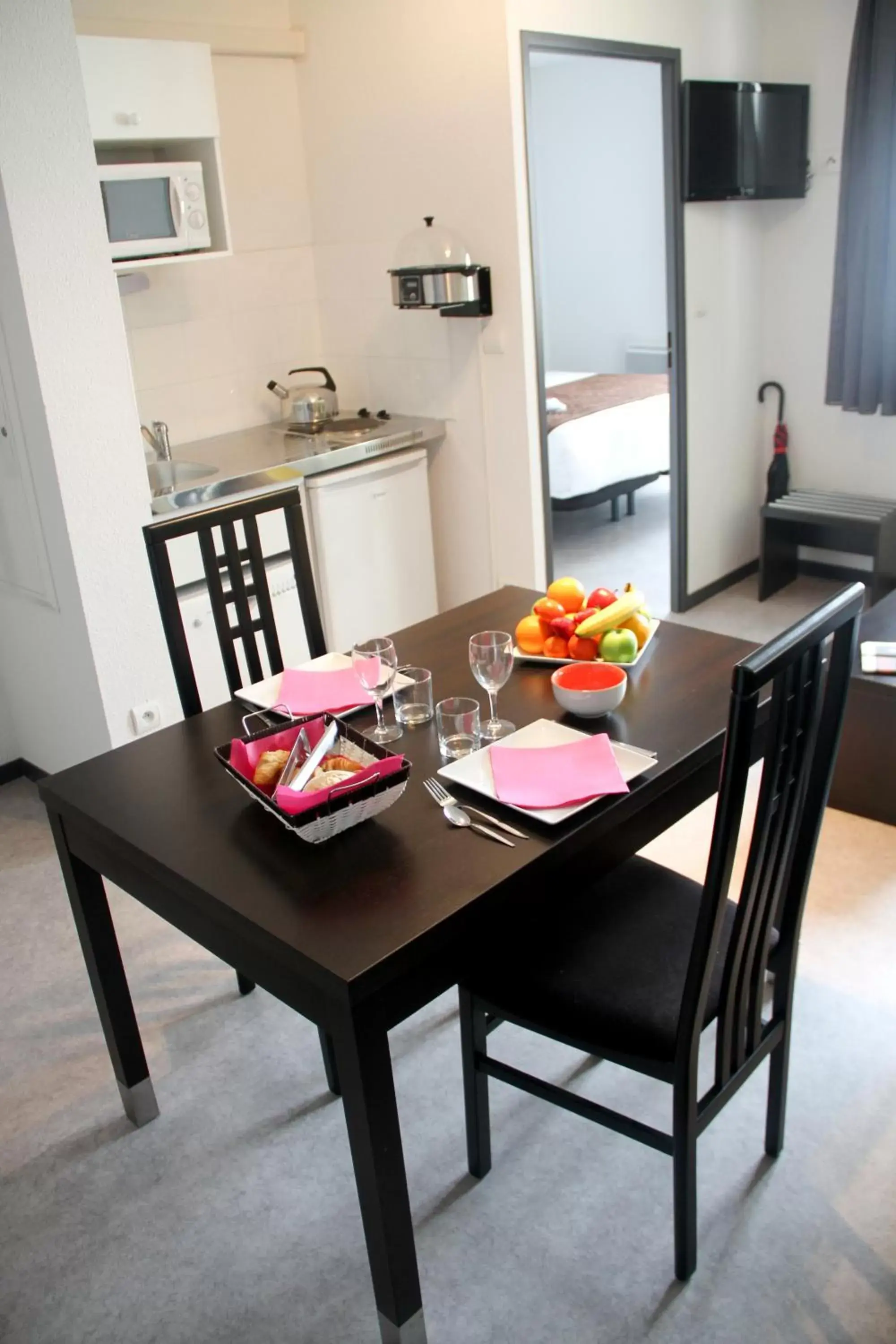 Kitchen or kitchenette, Dining Area in Park Wilson Airport