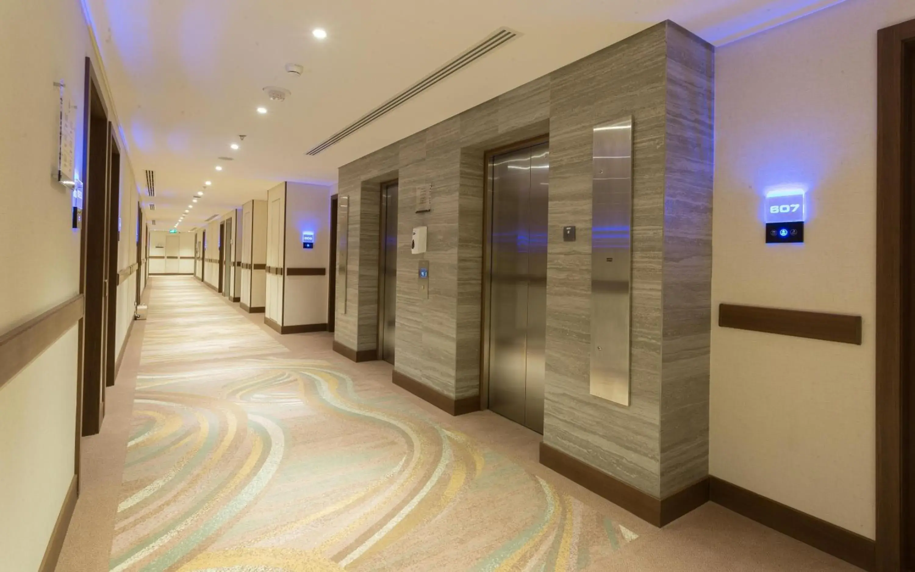 elevator in Comfort Hotel Jeddah King Road