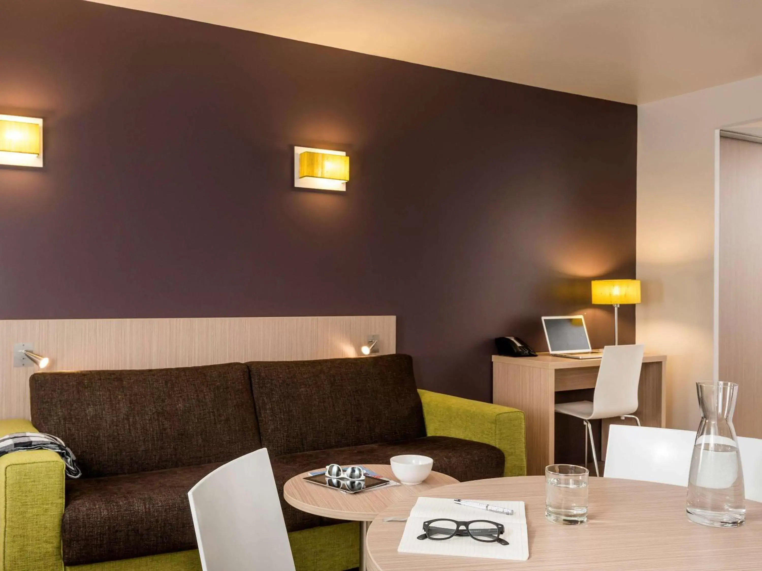 Photo of the whole room, Restaurant/Places to Eat in Aparthotel Adagio Access Paris Clichy