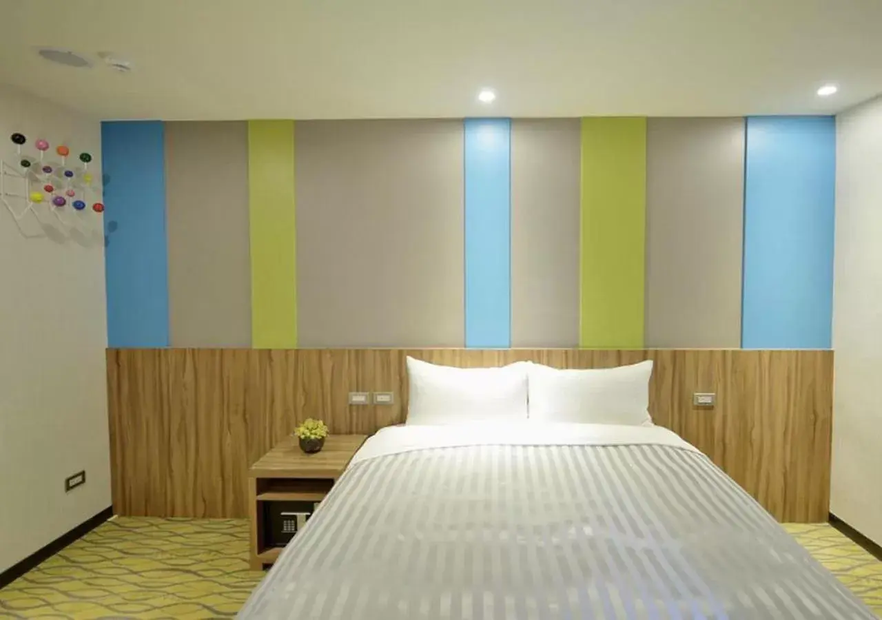 Bed in Ximen Hotel B