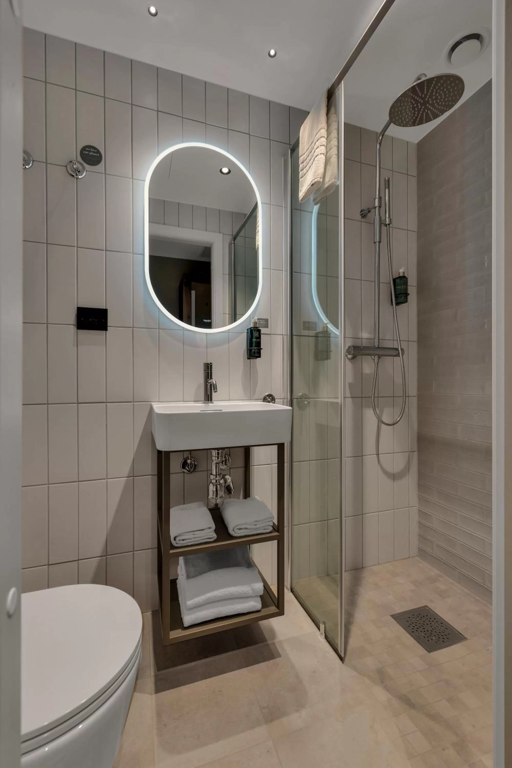 Shower in Home Hotel Gabelshus