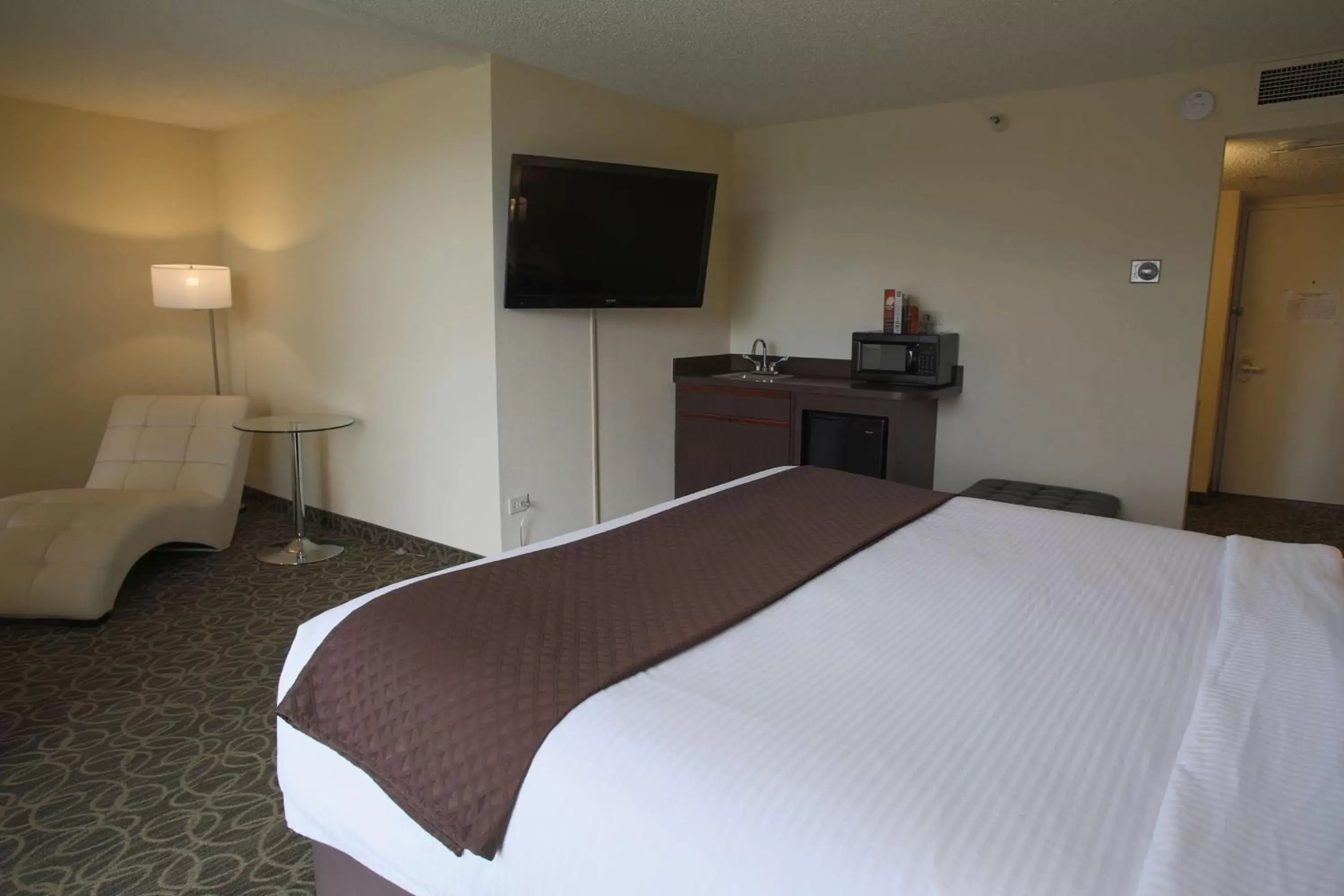 Bedroom, Bed in Red Lion Inn & Suites Olympia, Governor Hotel Bedroom, Bed in Red Lion Inn & Suites Olympia, Governor Hotel