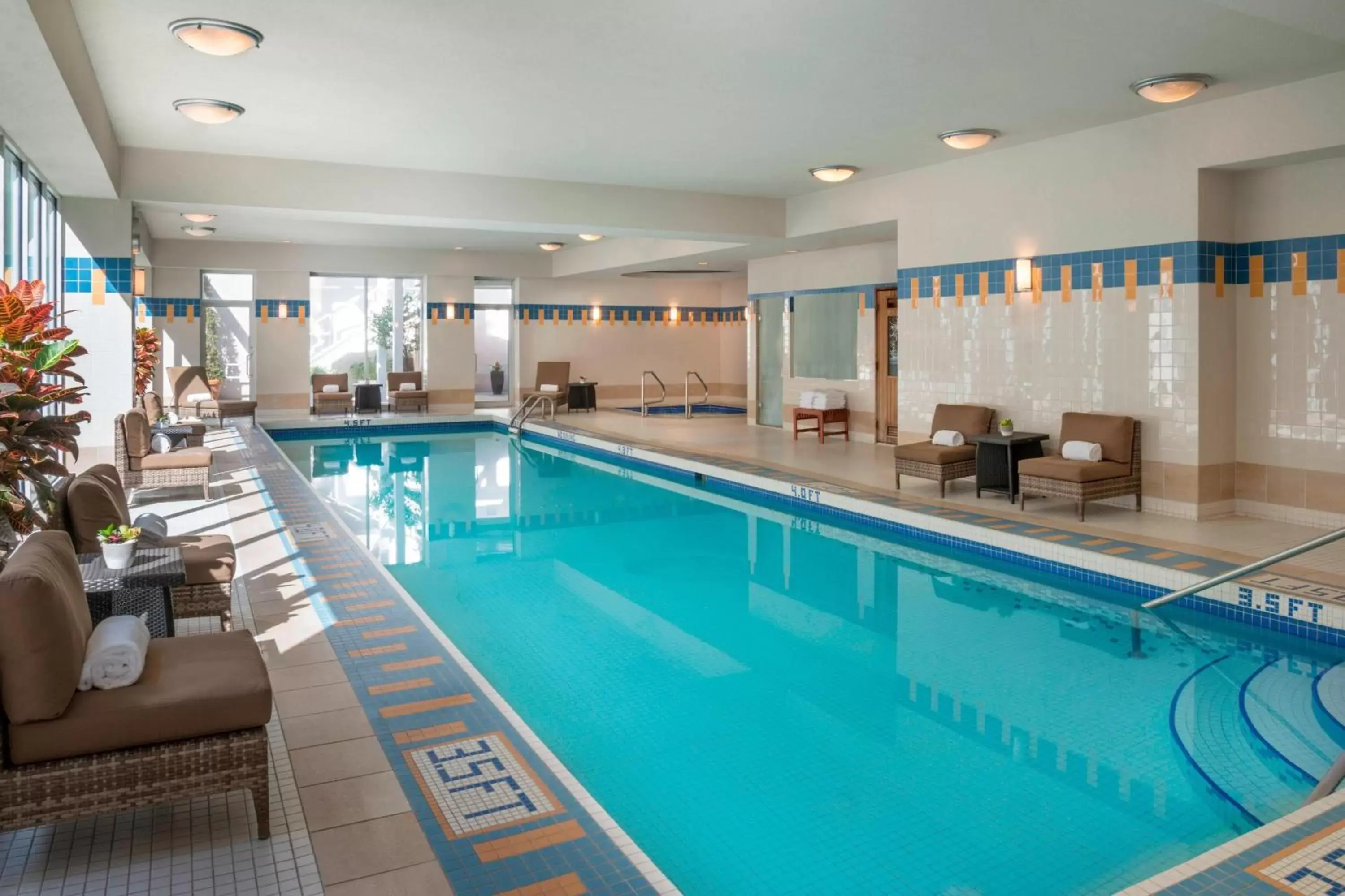 Swimming Pool in Vancouver Marriott Pinnacle Downtown Hotel