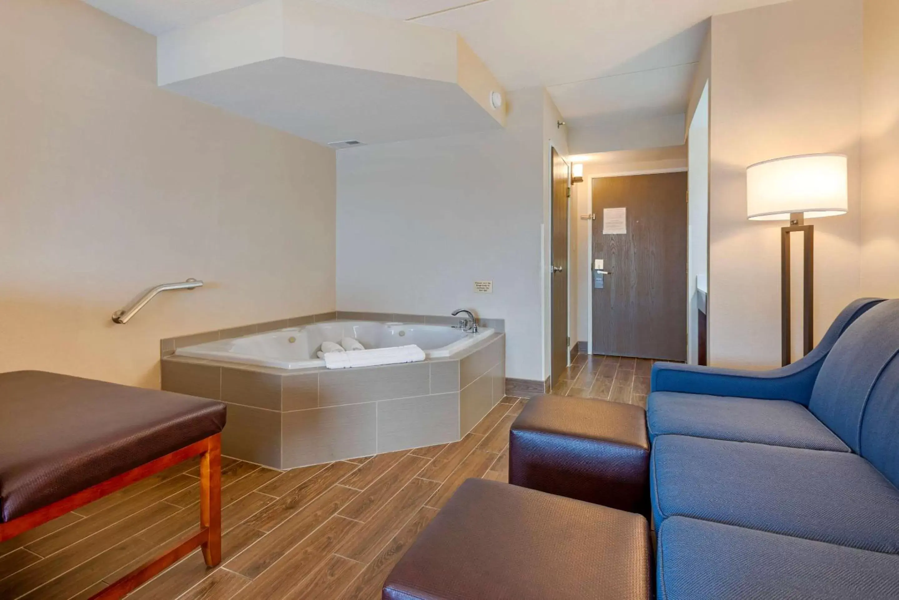 Photo of the whole room, Bathroom in Comfort Inn & Suites Wilkes Barre - Arena