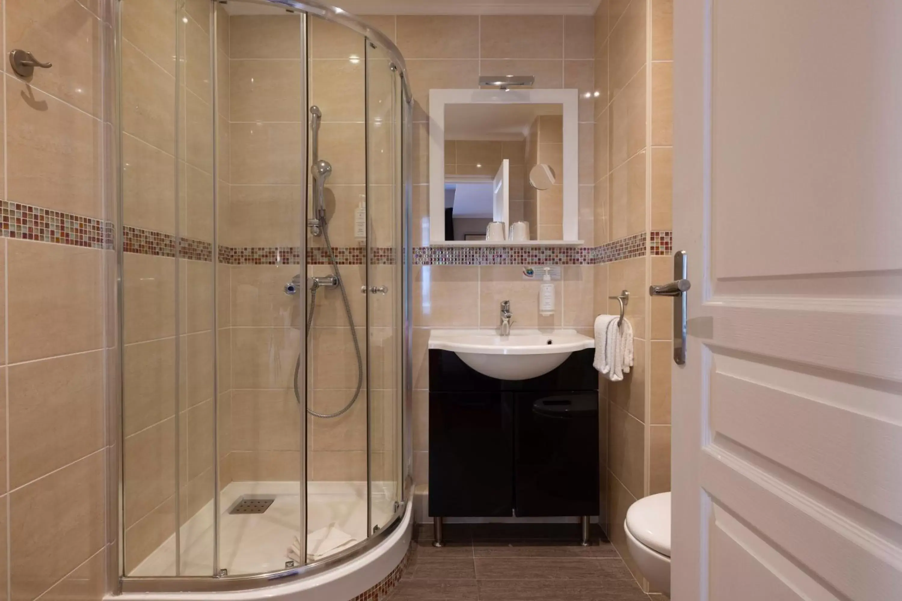 Bathroom in Chatillon Paris Montparnasse Bathroom in Chatillon Paris Montparnasse