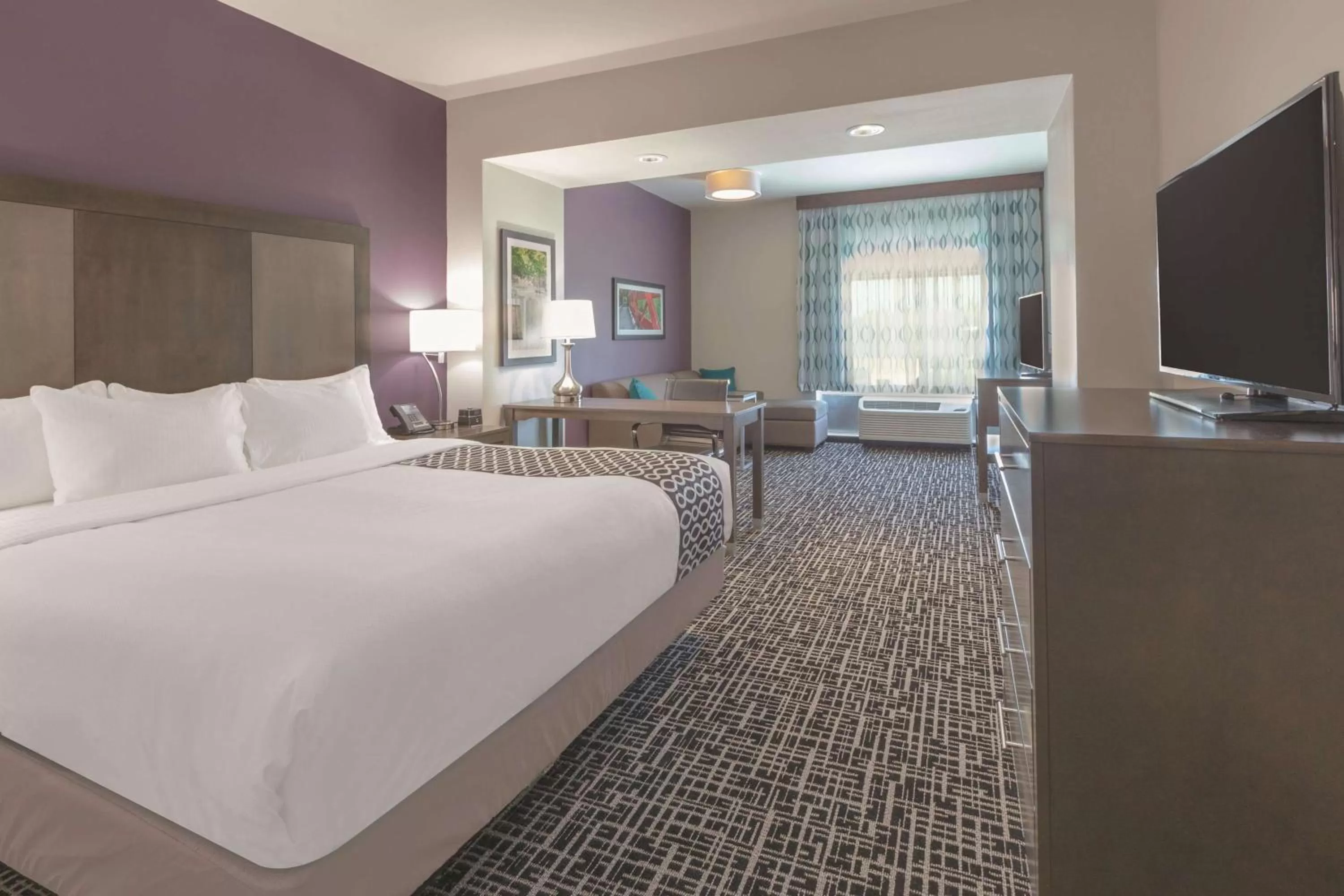 Photo of the whole room, Bed in La Quinta by Wyndham Terre Haute