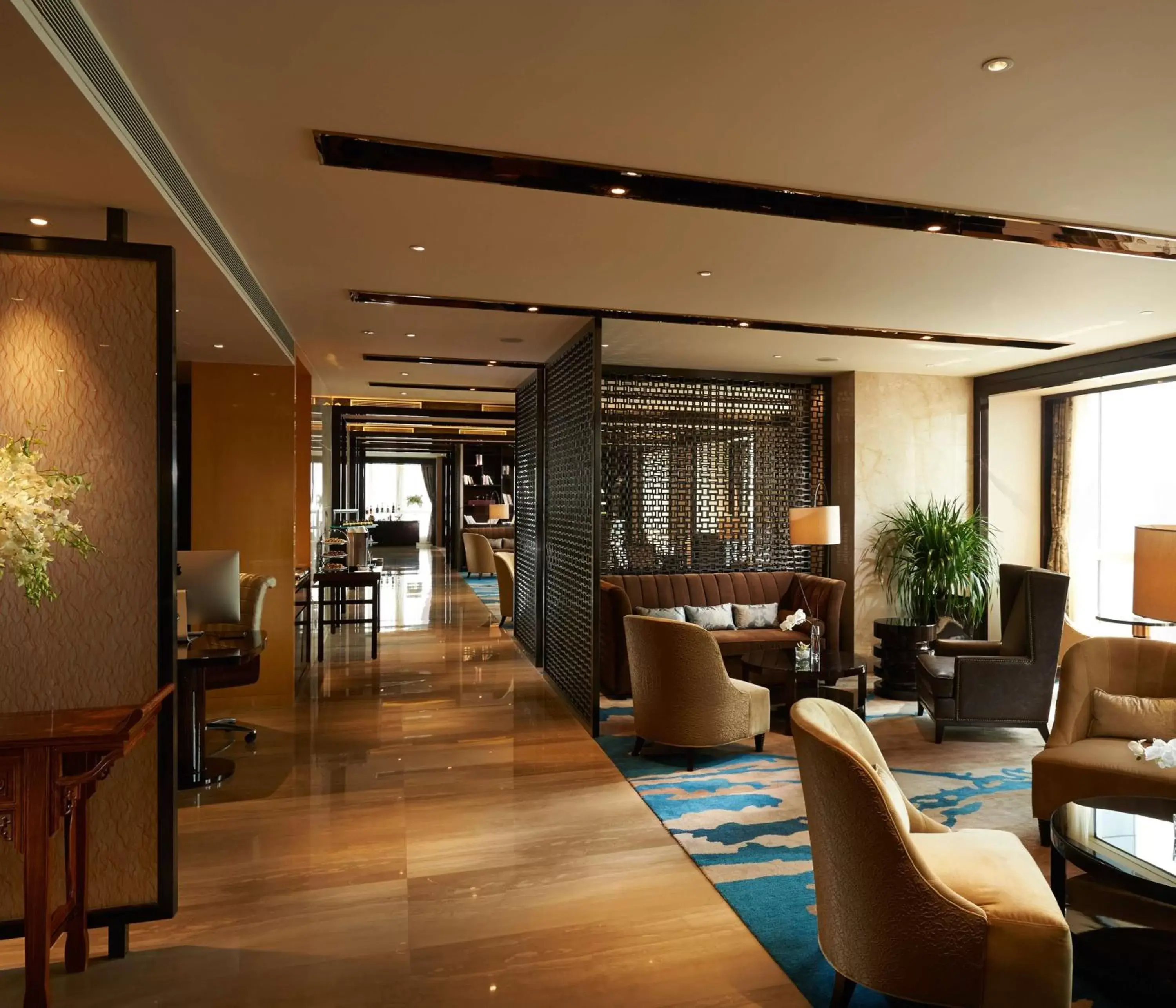 Property building, Lobby/Reception in Hilton Zhengzhou