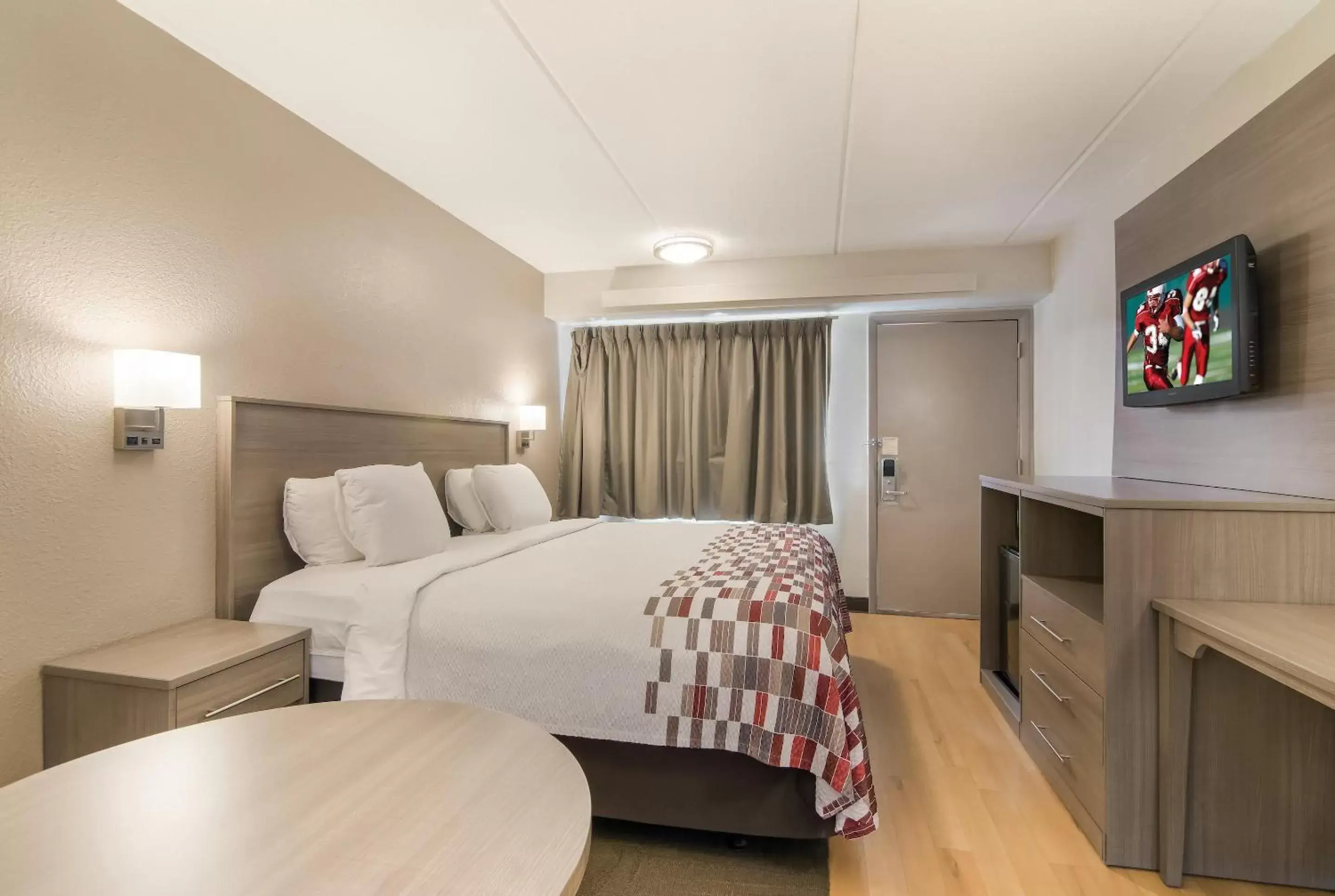 Bedroom, Bed in Red Roof Inn Durham - Triangle Park Bedroom, Bed in Red Roof Inn Durham - Triangle Park