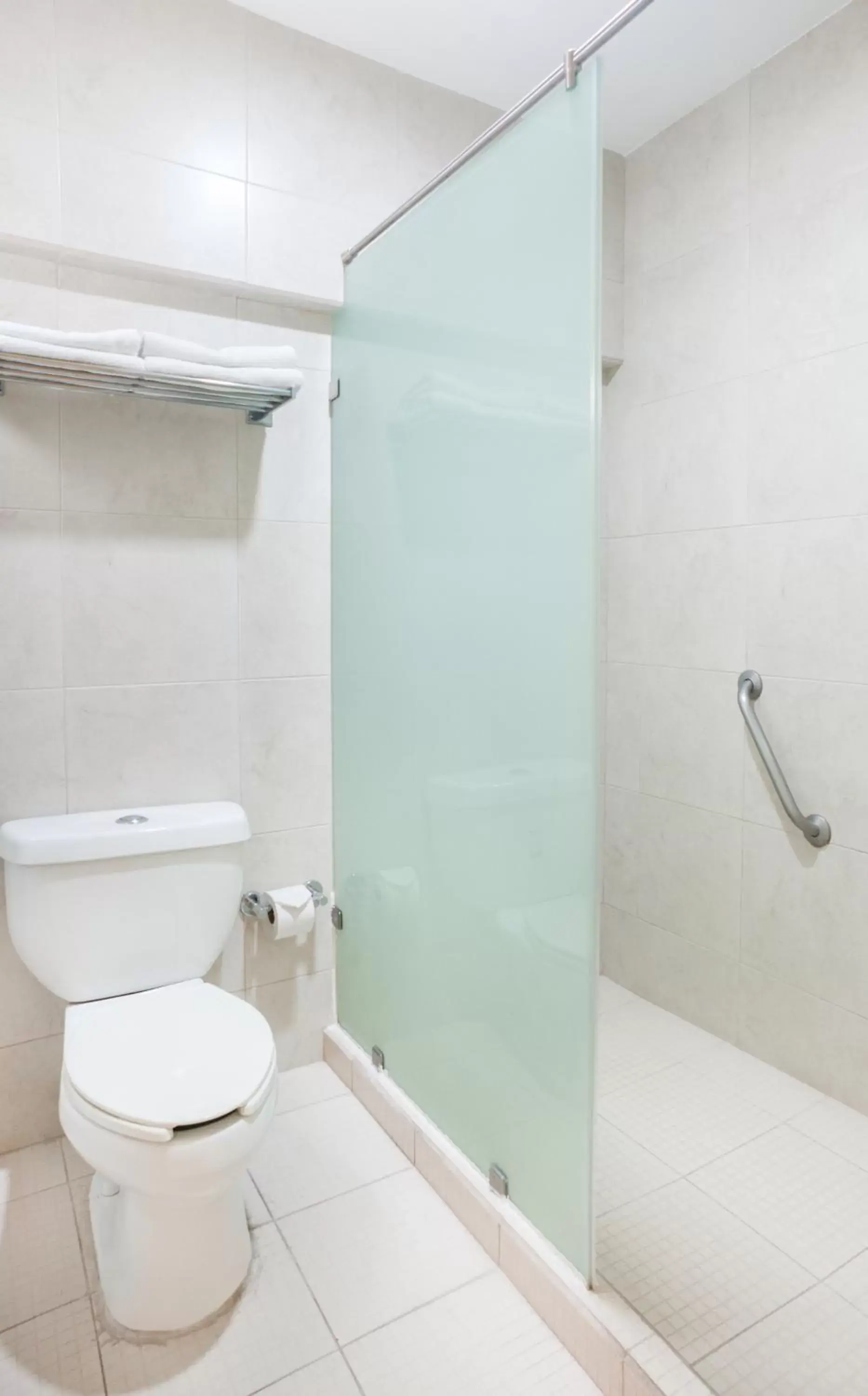 Bathroom in Veracruz Suites Hotel