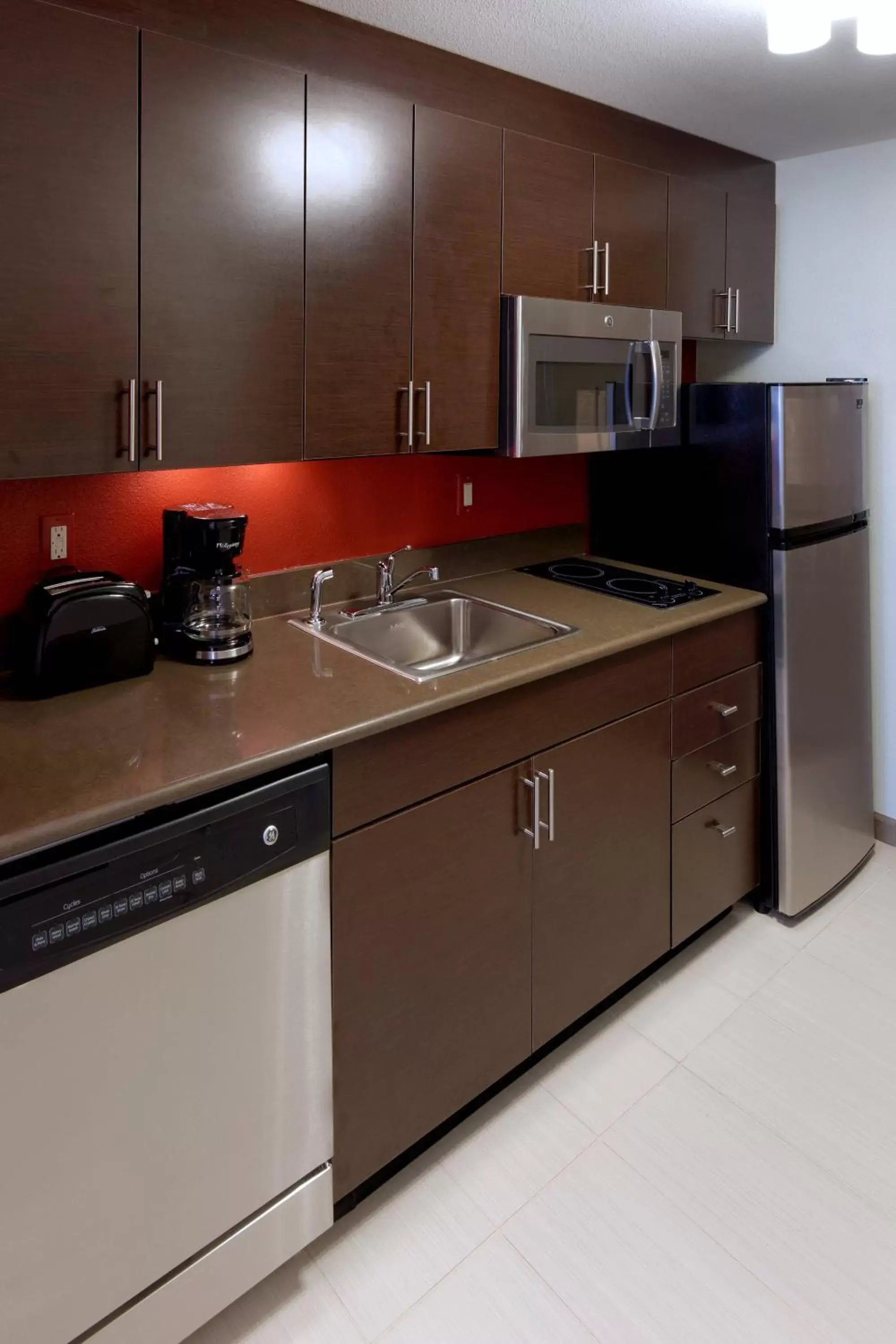 Kitchen or kitchenette, Kitchen/Kitchenette in TownePlace Suites by Marriott Springfield