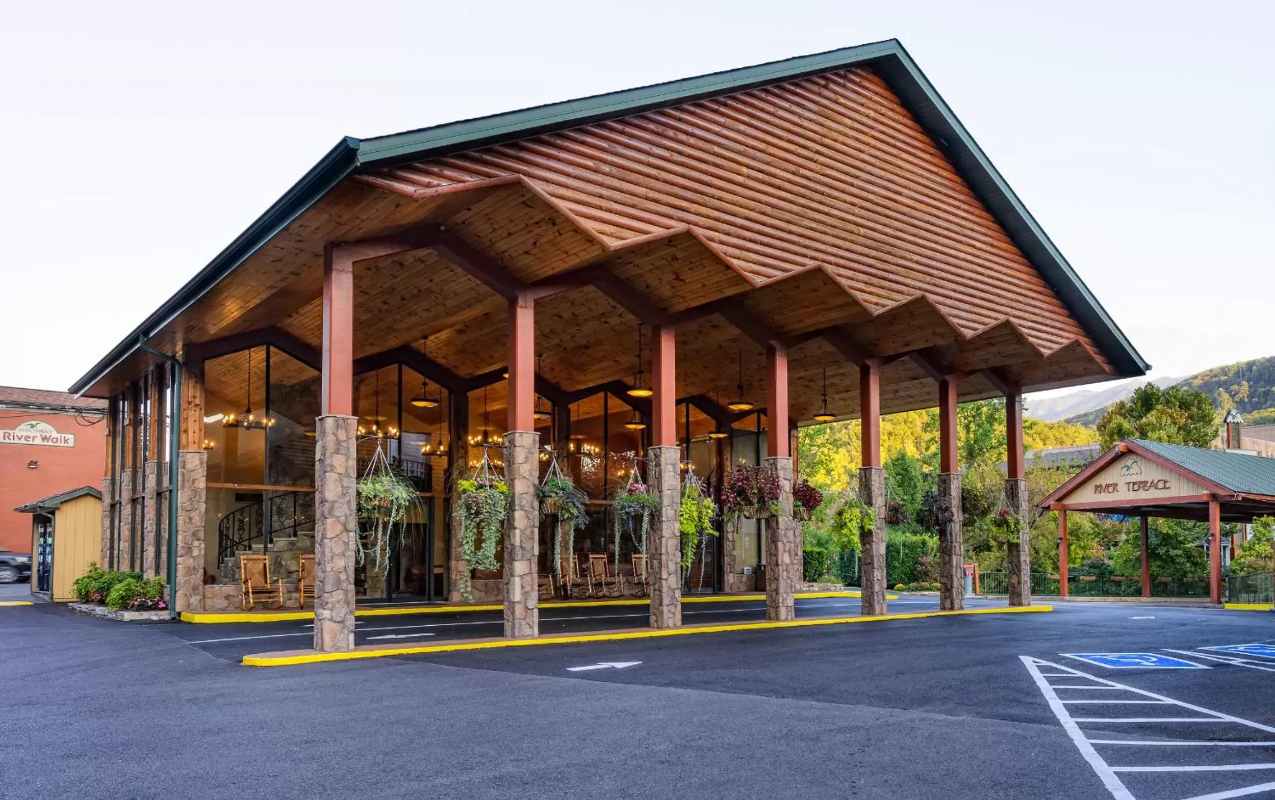 Facade/entrance, Property Building in River Terrace Resort & Convention Center
