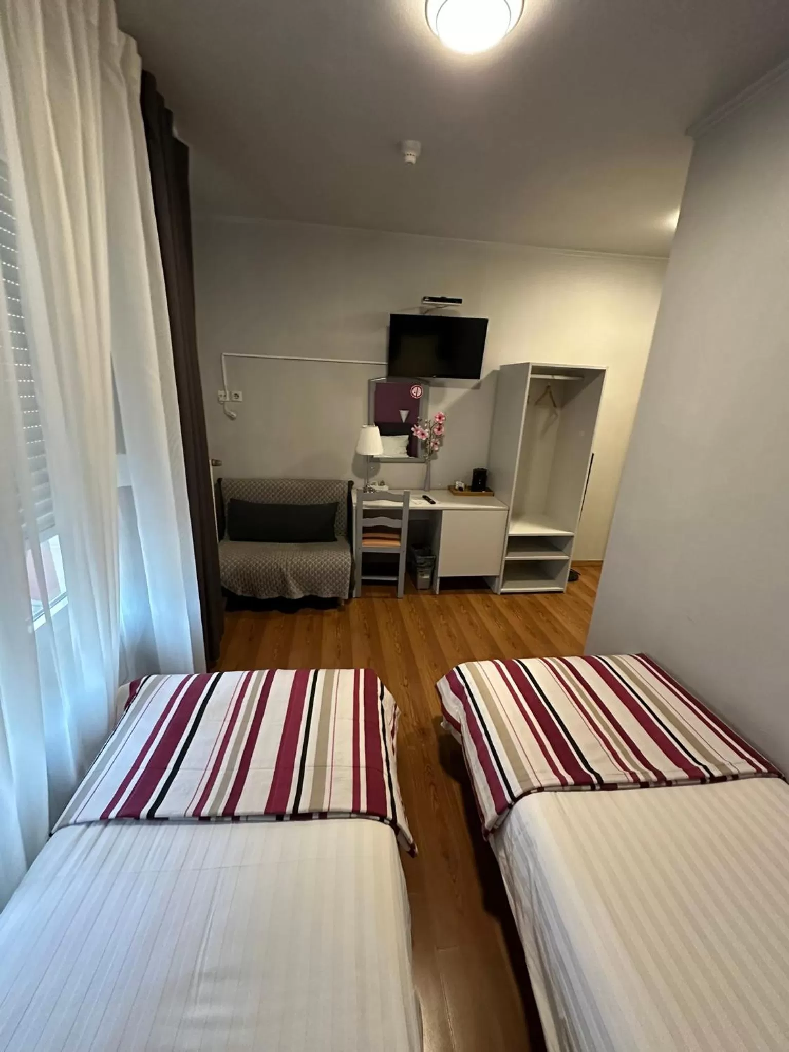 TV and multimedia, Bed in Yasha Hotel