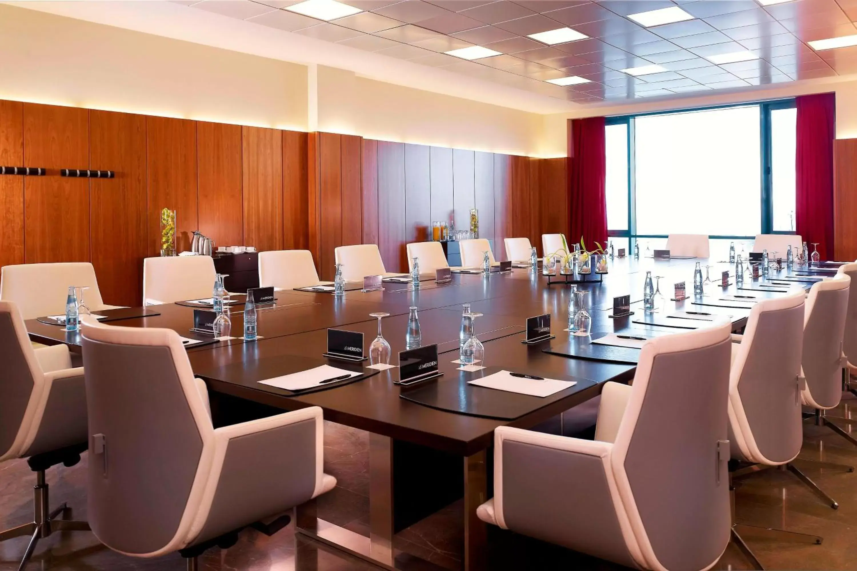 Meeting/conference room in Le Meridien Oran Hotel