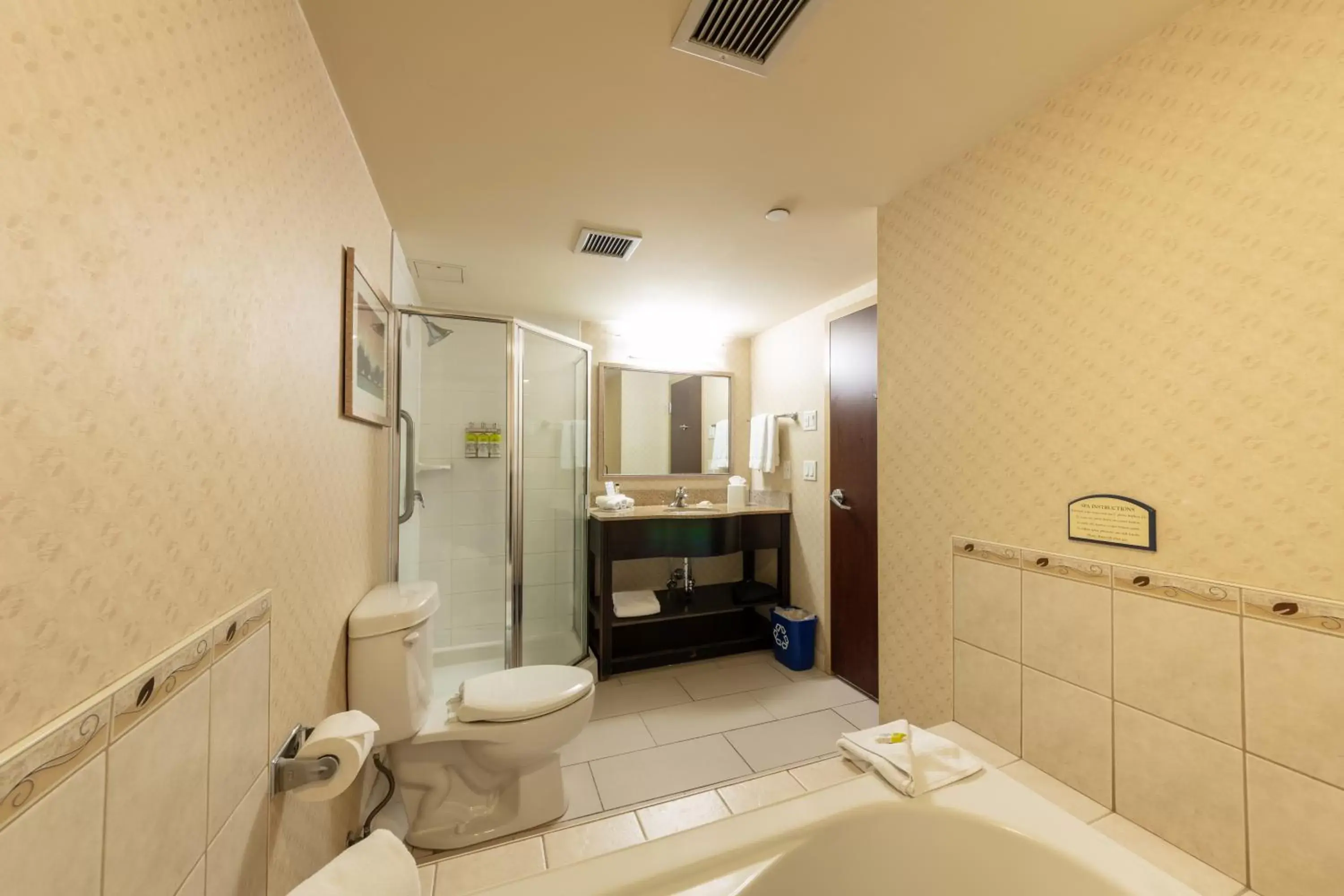 Bathroom in Holiday Inn Express & Suites Riverport Richmond, an IHG Hotel