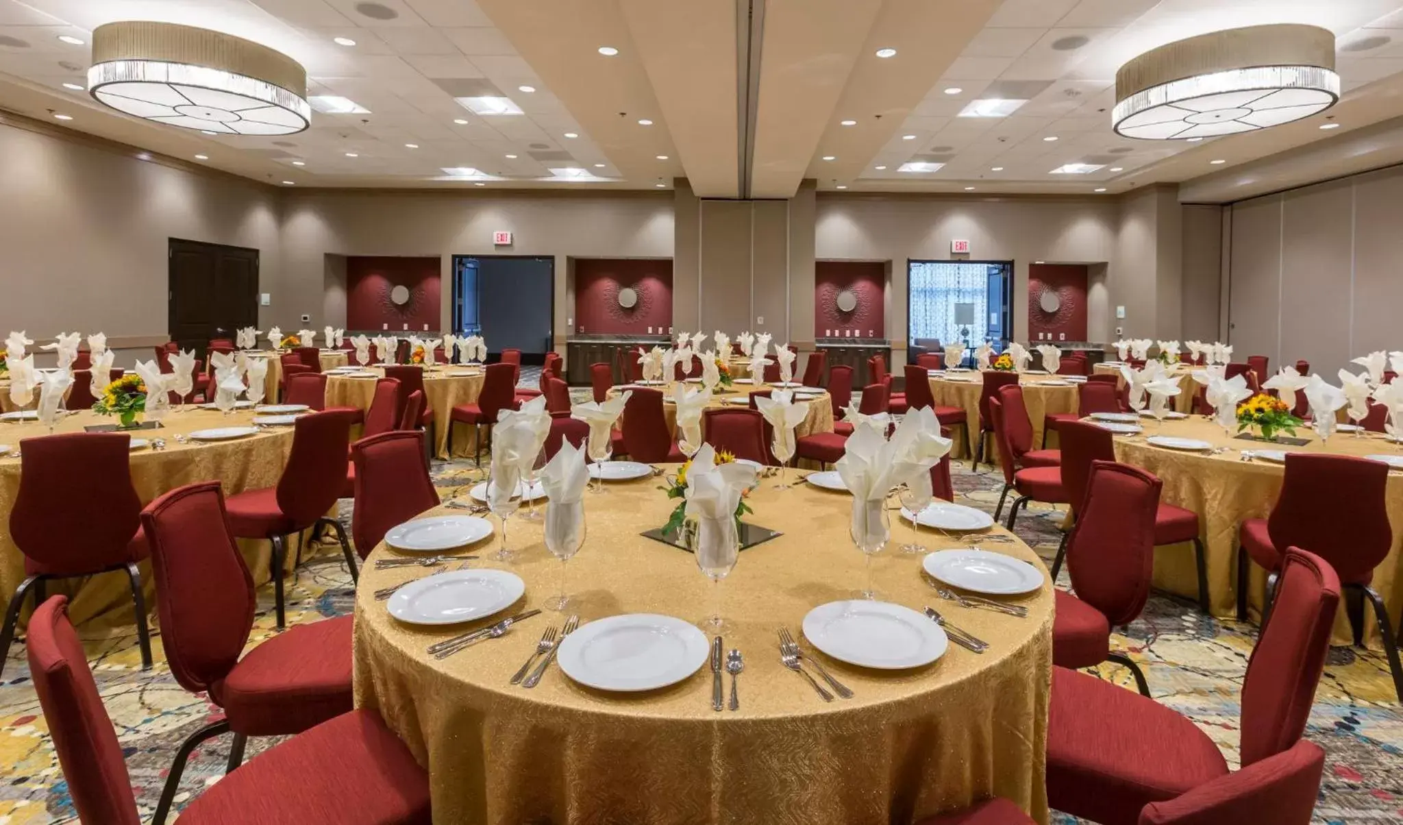 Meeting/conference room, Restaurant/Places to Eat in Crowne Plaza Shenandoah - The Woodlands