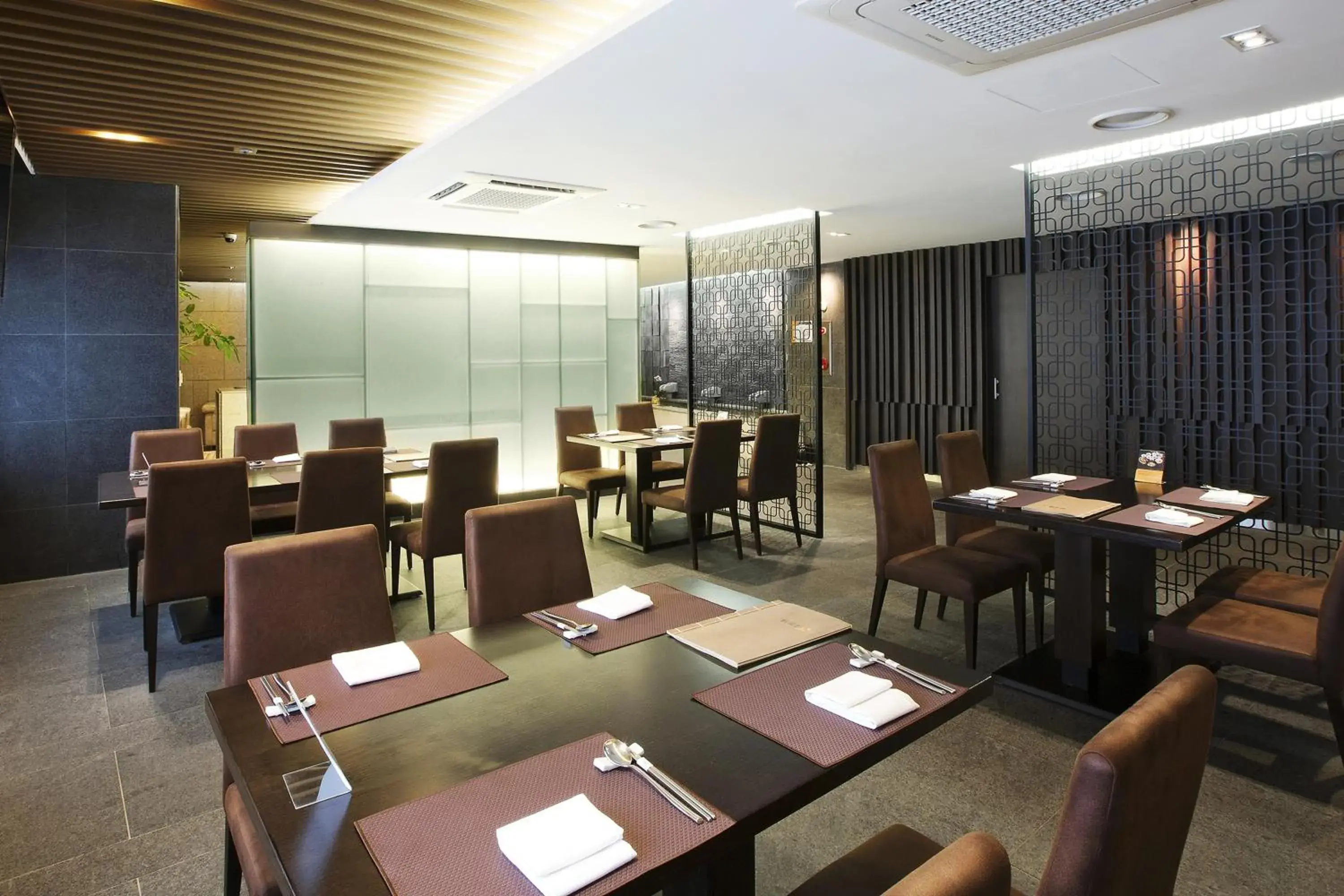 Restaurant/places to eat in Commodore Hotel Busan Restaurant/places to eat in Commodore Hotel Busan