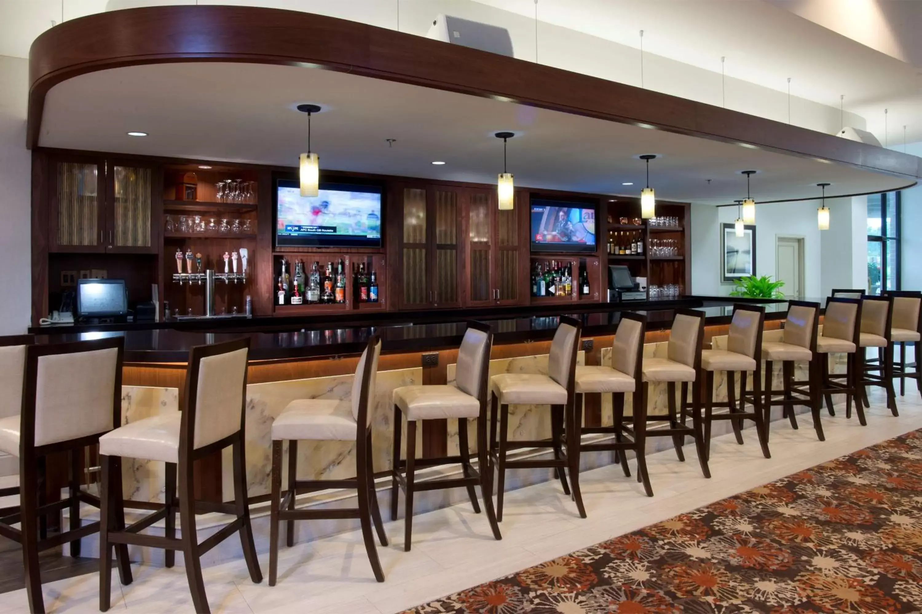 Lounge or bar in DoubleTree by Hilton Lafayette Lounge or bar in DoubleTree by Hilton Lafayette
