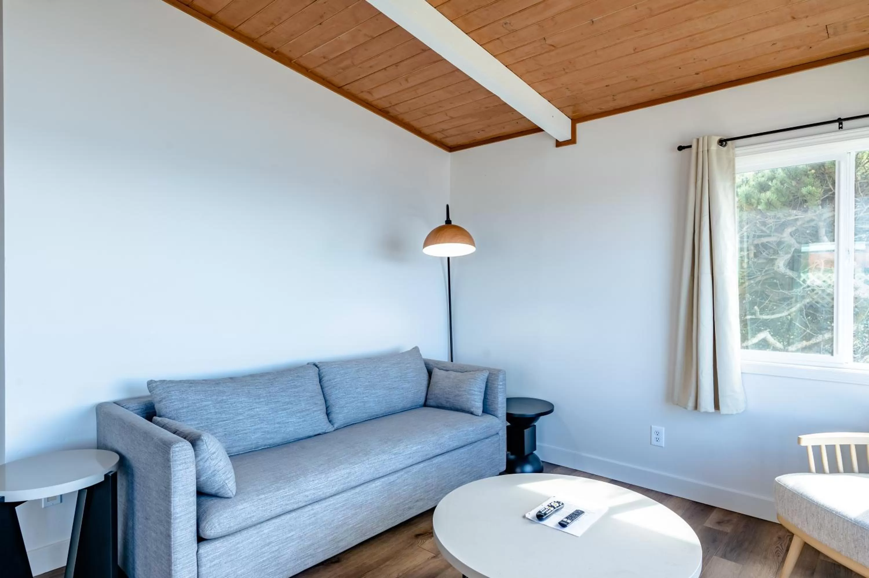Living room in Seagull Beachfront Inn