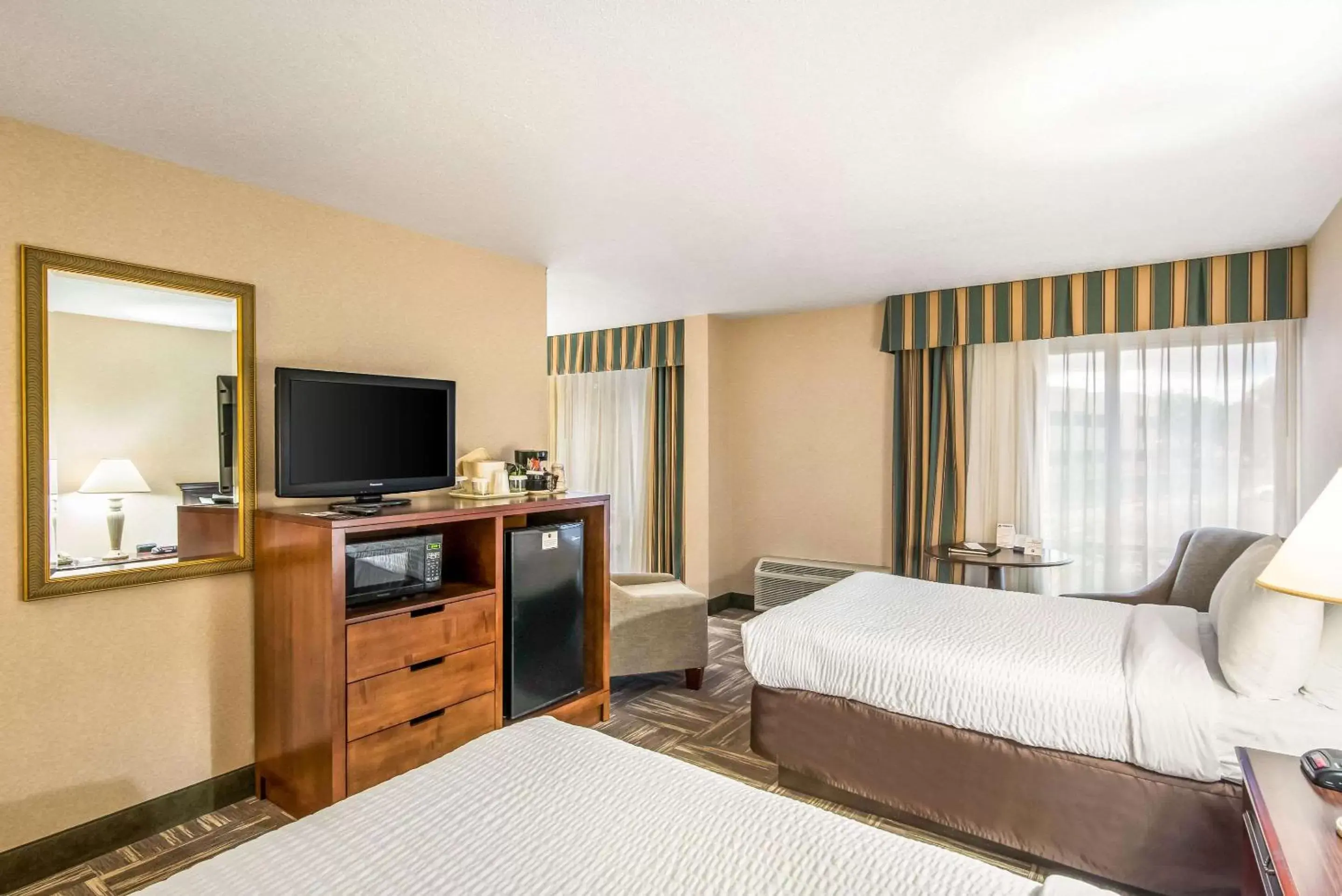 Photo of the whole room, Bed in Clarion Inn Grand Junction