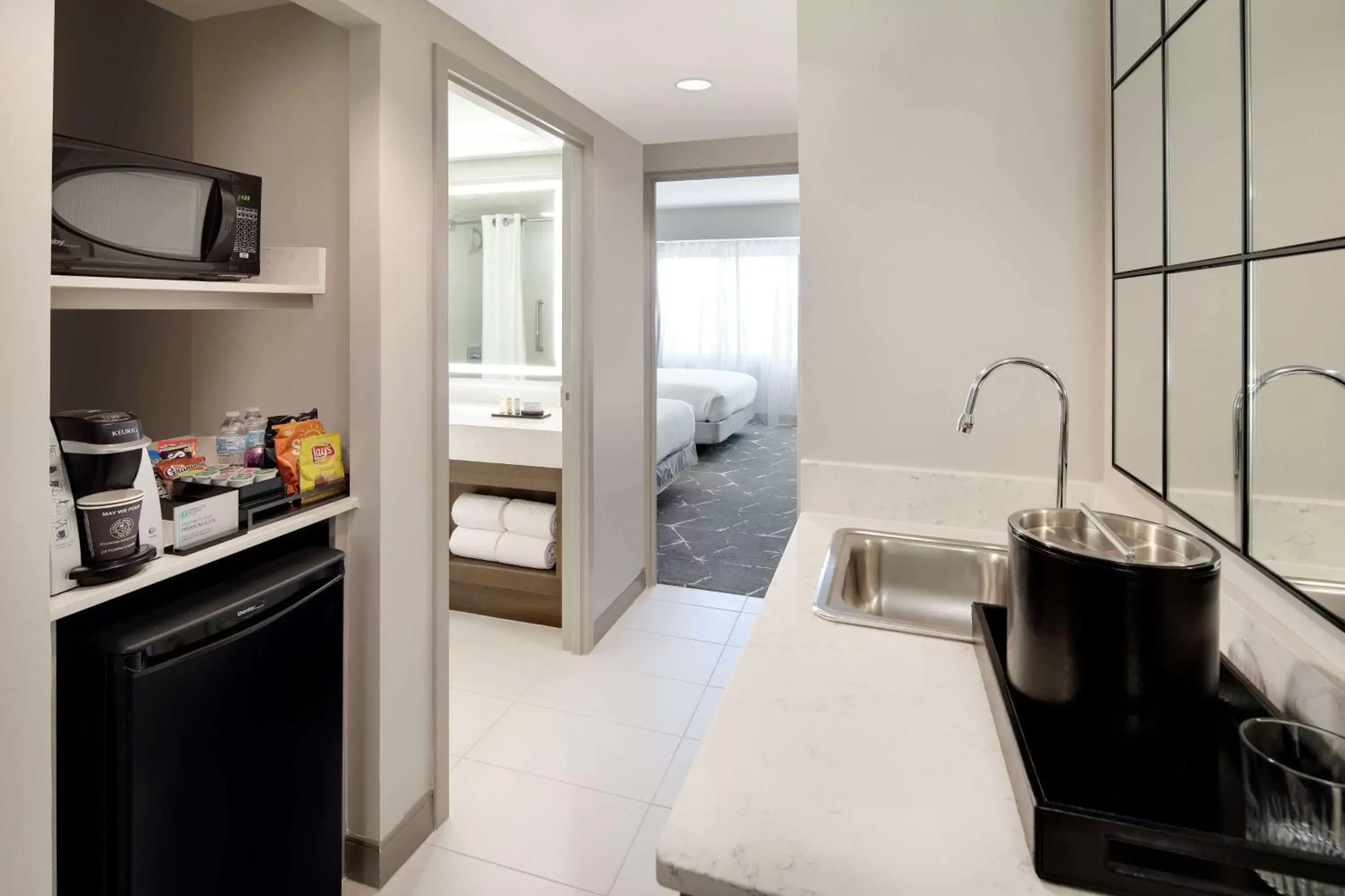 Bed, Bathroom in Embassy Suites by Hilton Atlanta Perimeter Center