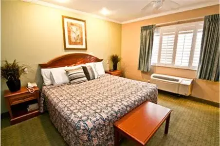 Queen Room with Mobility/Hearing Access - Non-Smoking in Days Inn by Wyndham West Covina