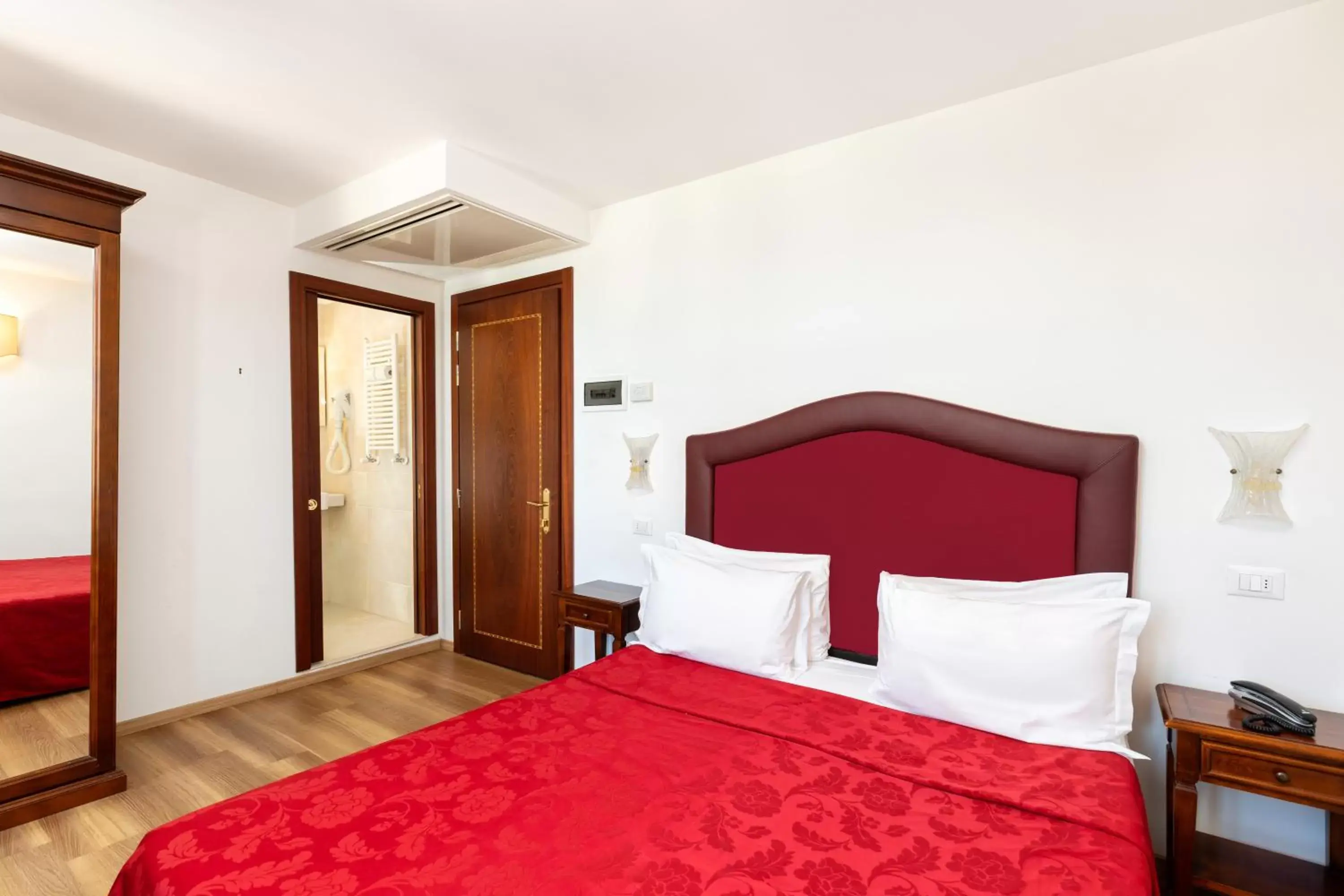 Bedroom, Bed in Hotel Giardinetto Venezia