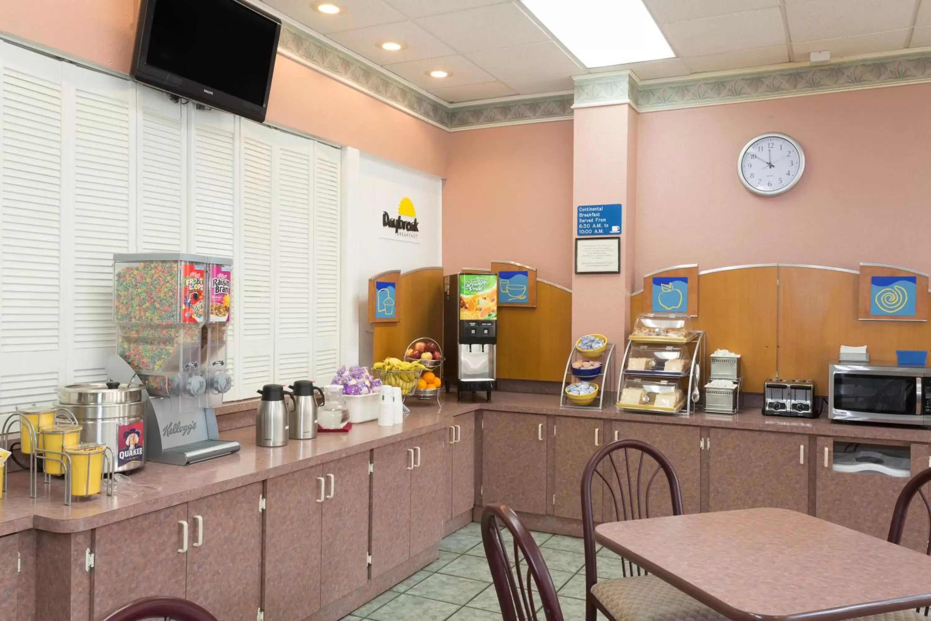 Continental breakfast, Restaurant/Places to Eat in Days Inn & Suites by Wyndham Port Richey