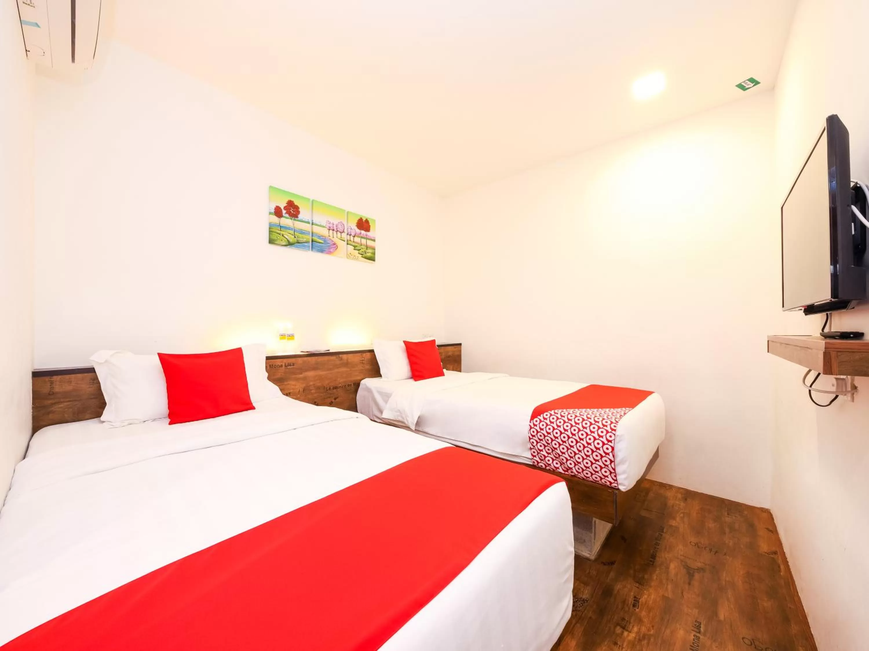 Bedroom, Bed in OYO 836 Mandurah Room & Cafe