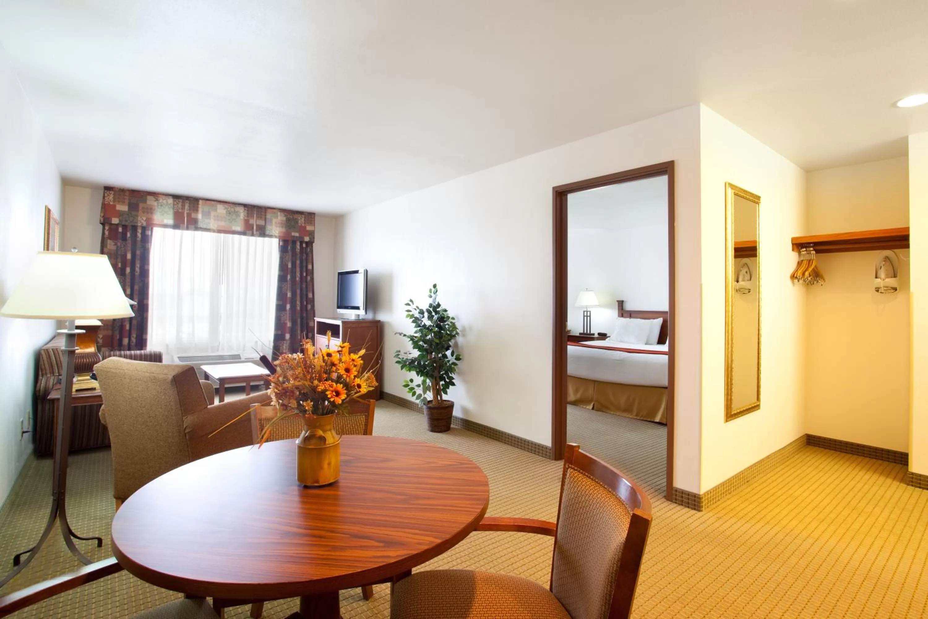 Photo of the whole room in Holiday Inn Express Hotel & Suites Mattoon by IHG