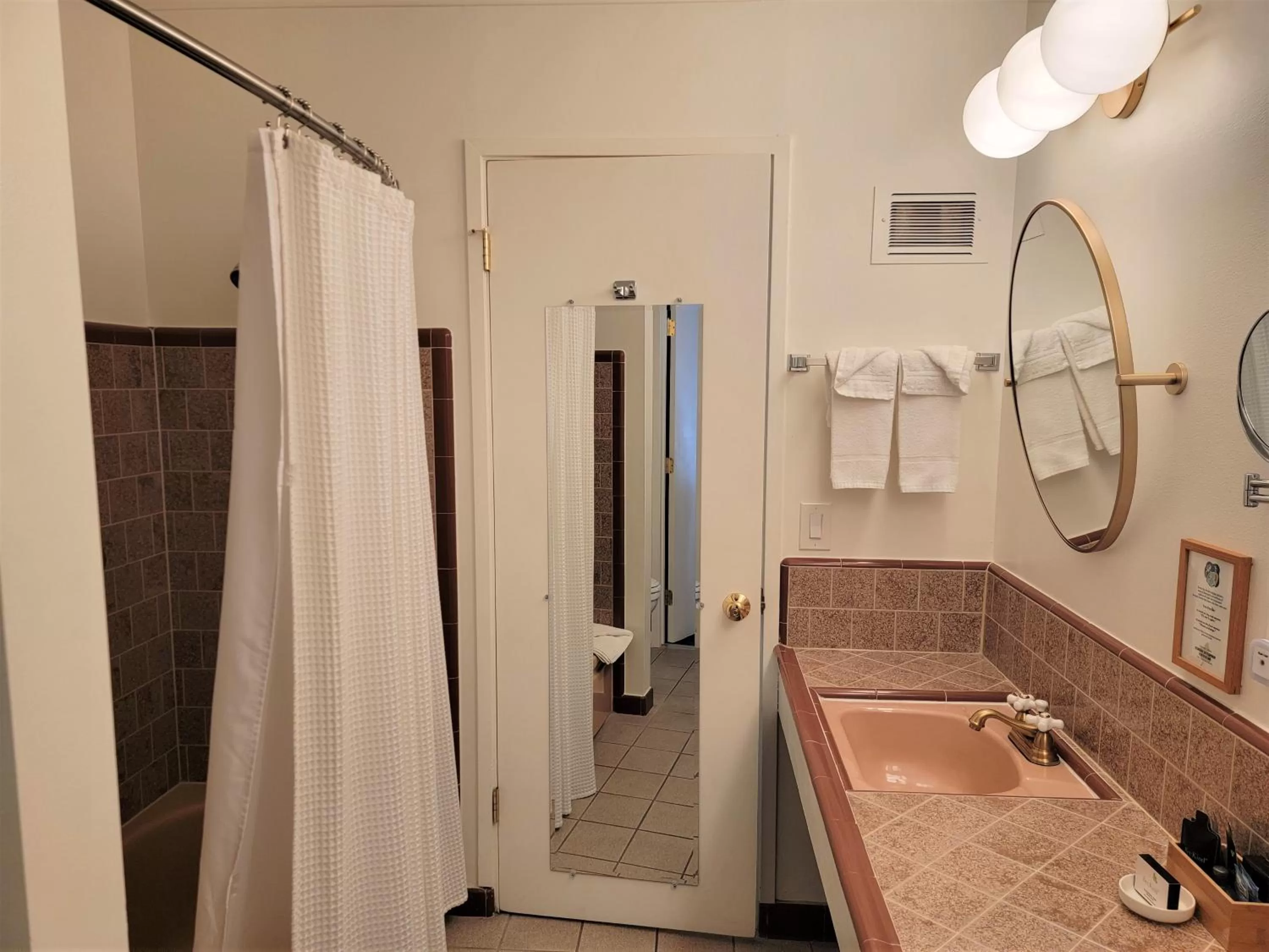 Bathroom in El Pueblo Inn
