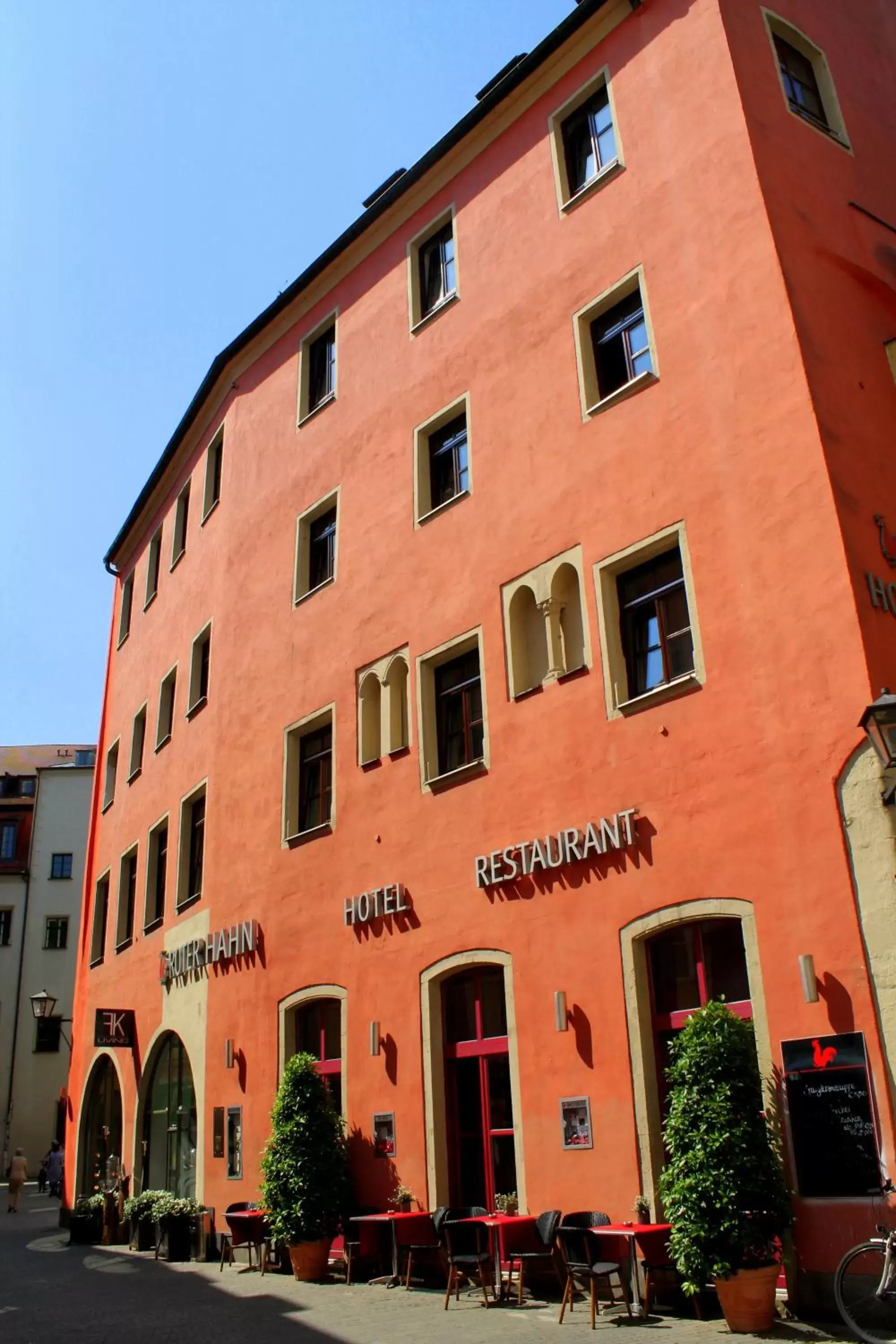 Facade/entrance, Property Building in Hotel Roter Hahn