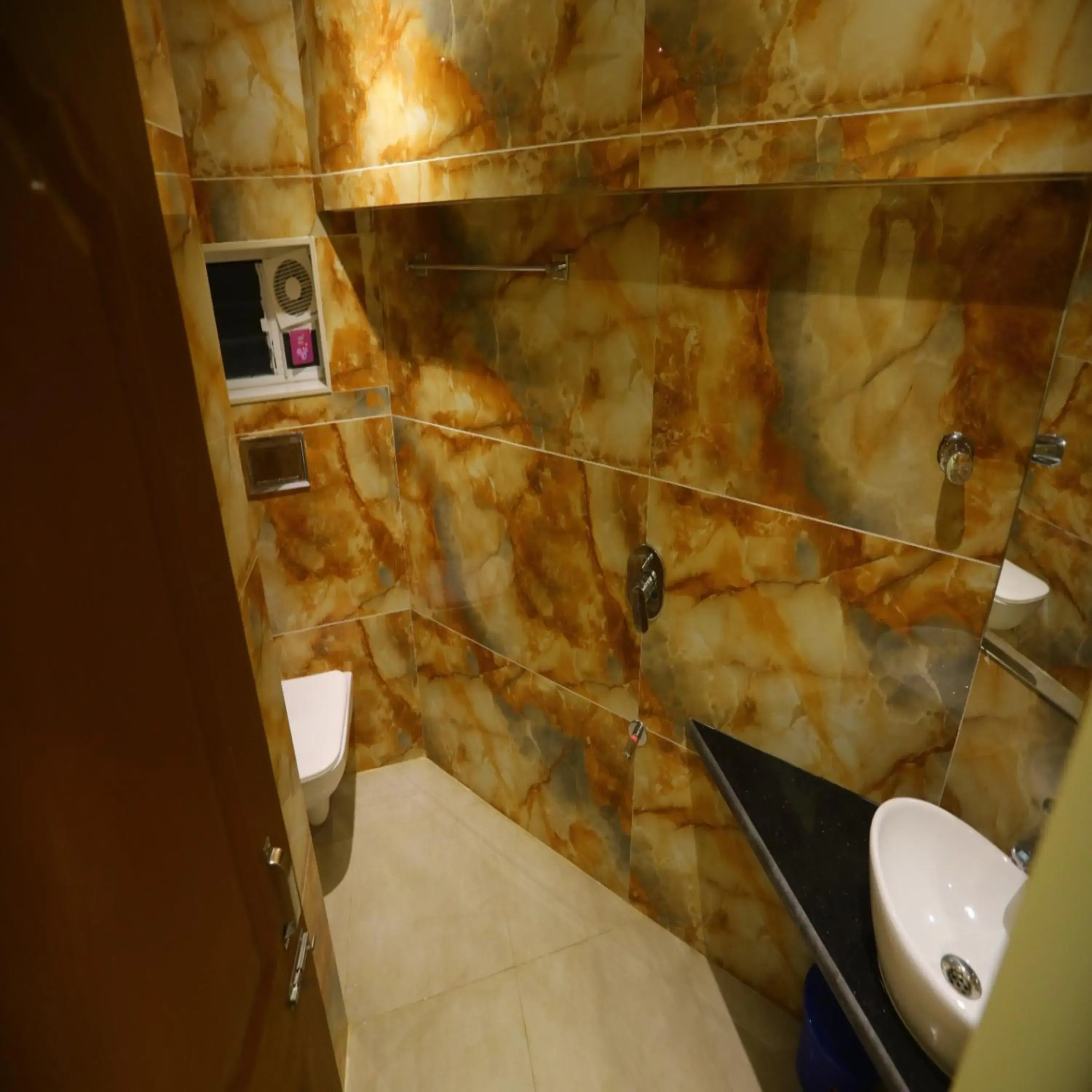 Bathroom in Hotel Siddhi Inn Lodging - Navi Mumbai