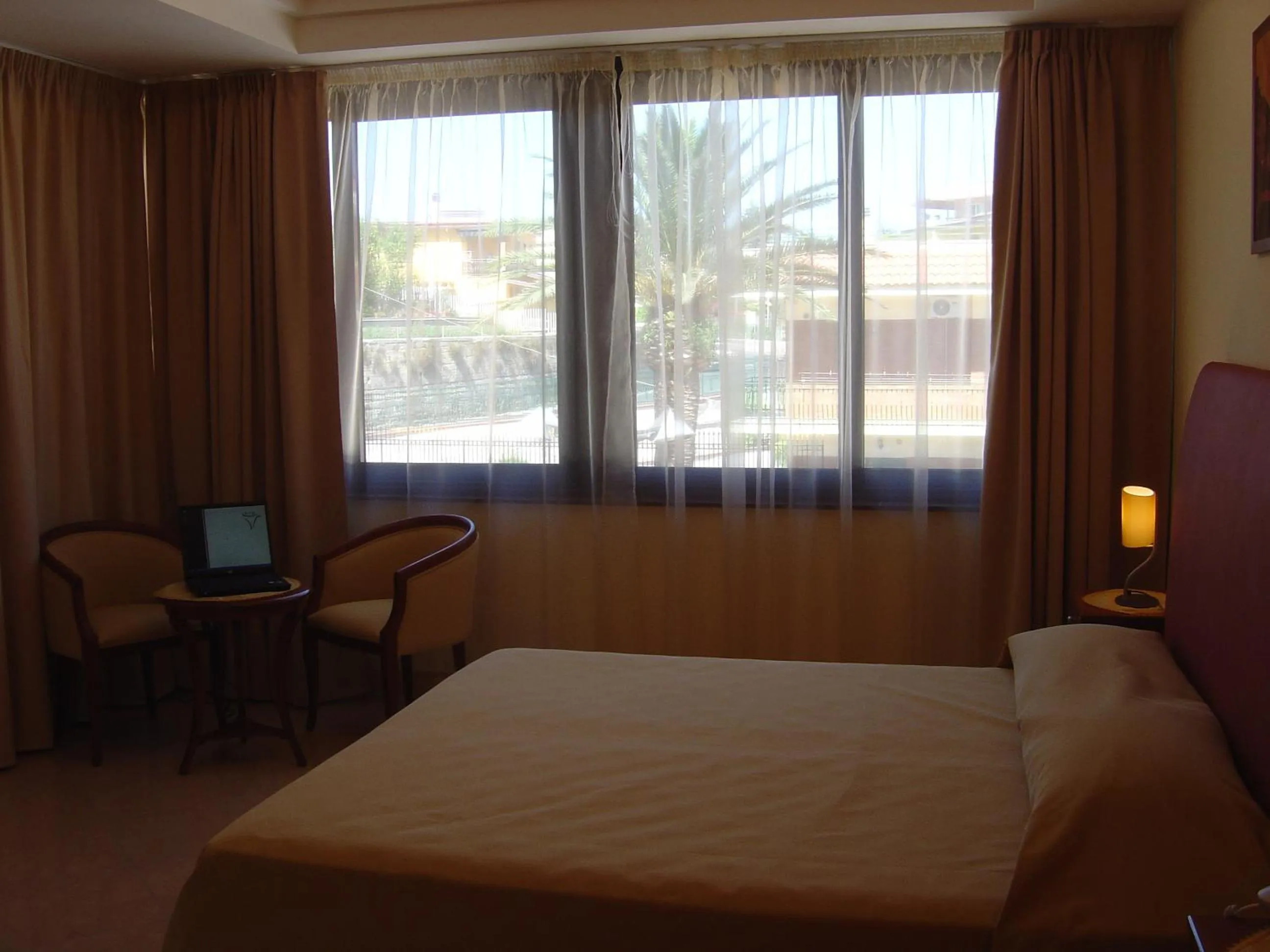 Day, Bed in Ranch Palace Hotel