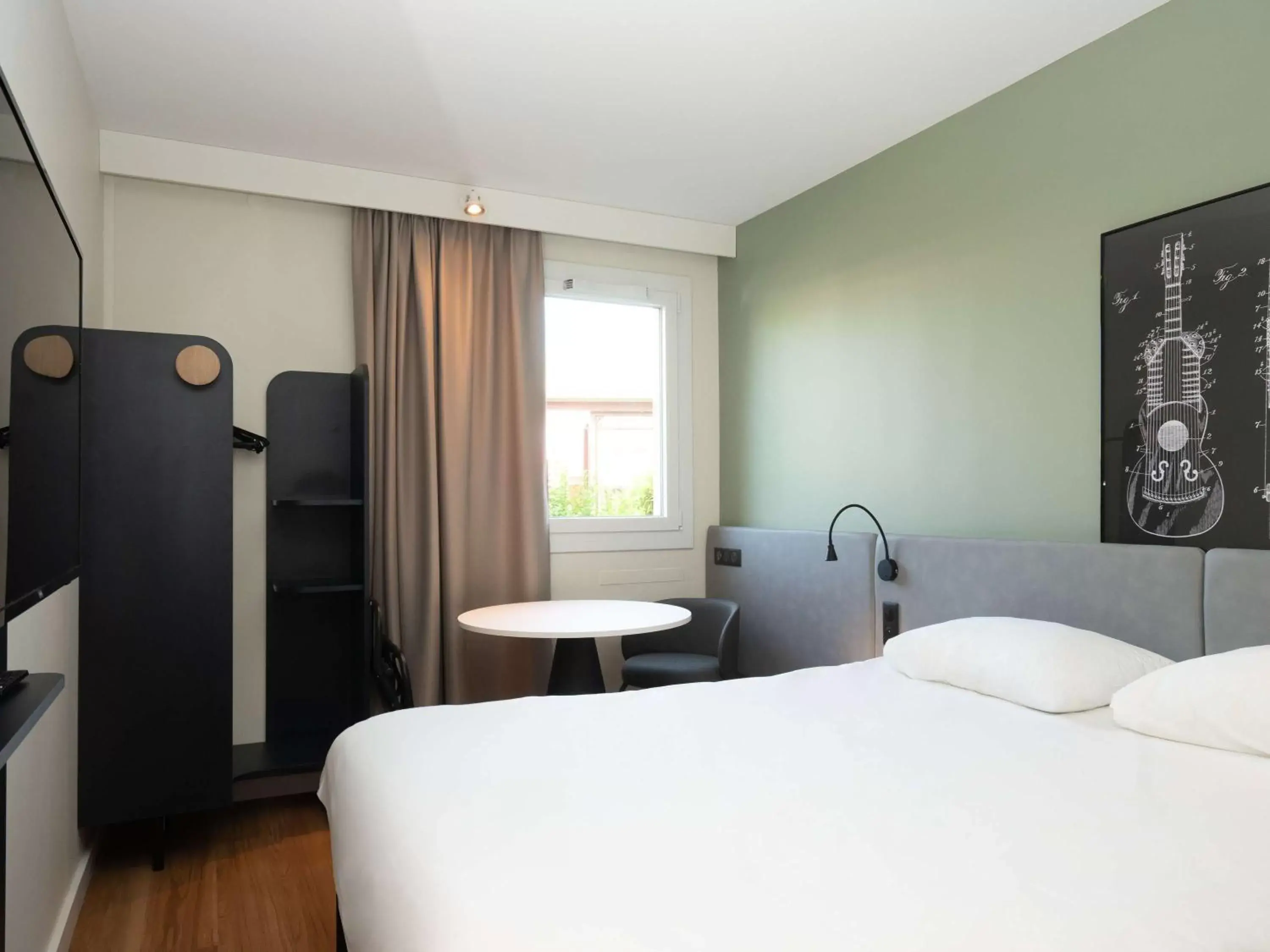 Bed in ibis Reims Tinqueux