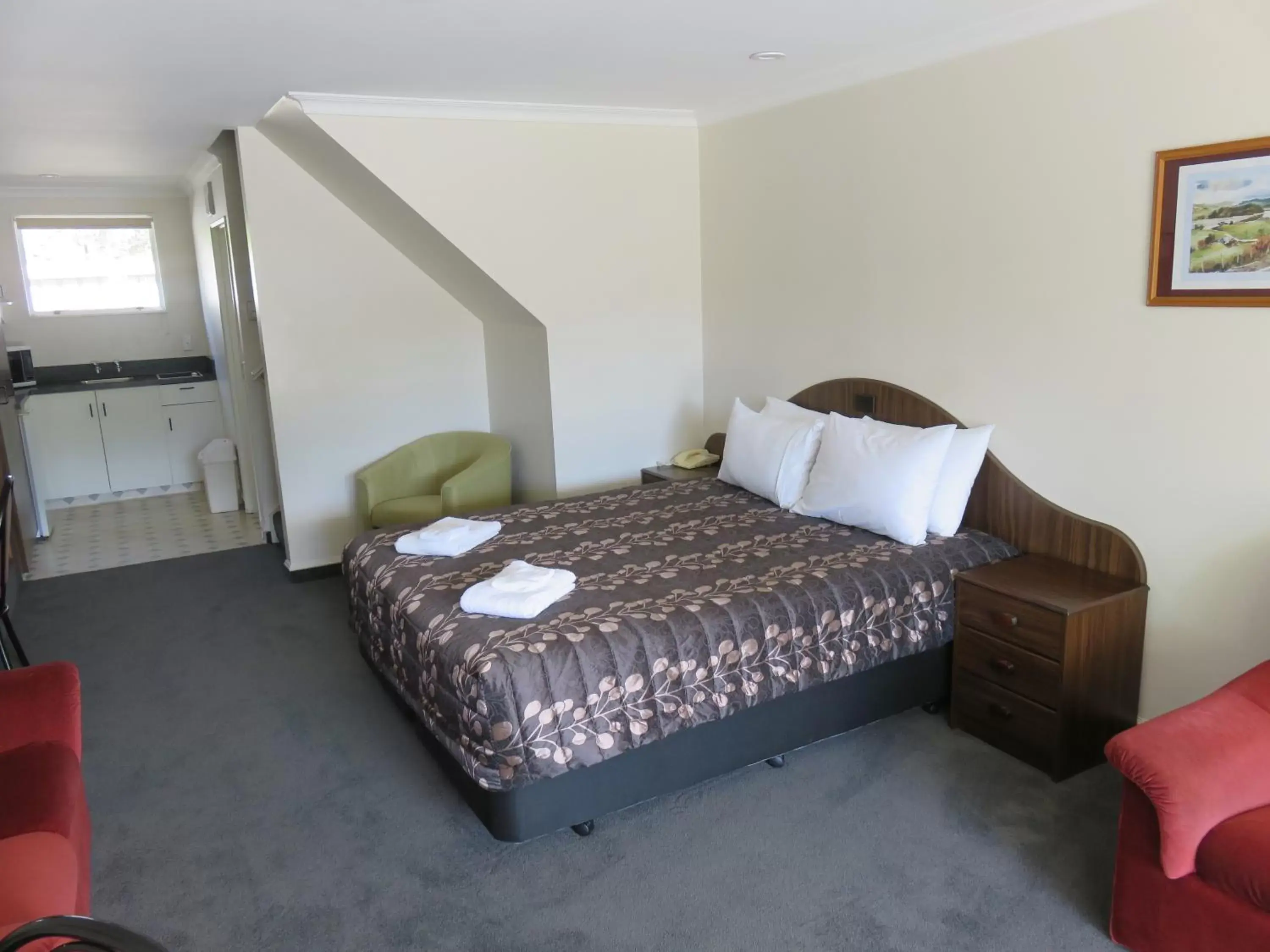 Bedroom, Bed in Admirals Motor Lodge