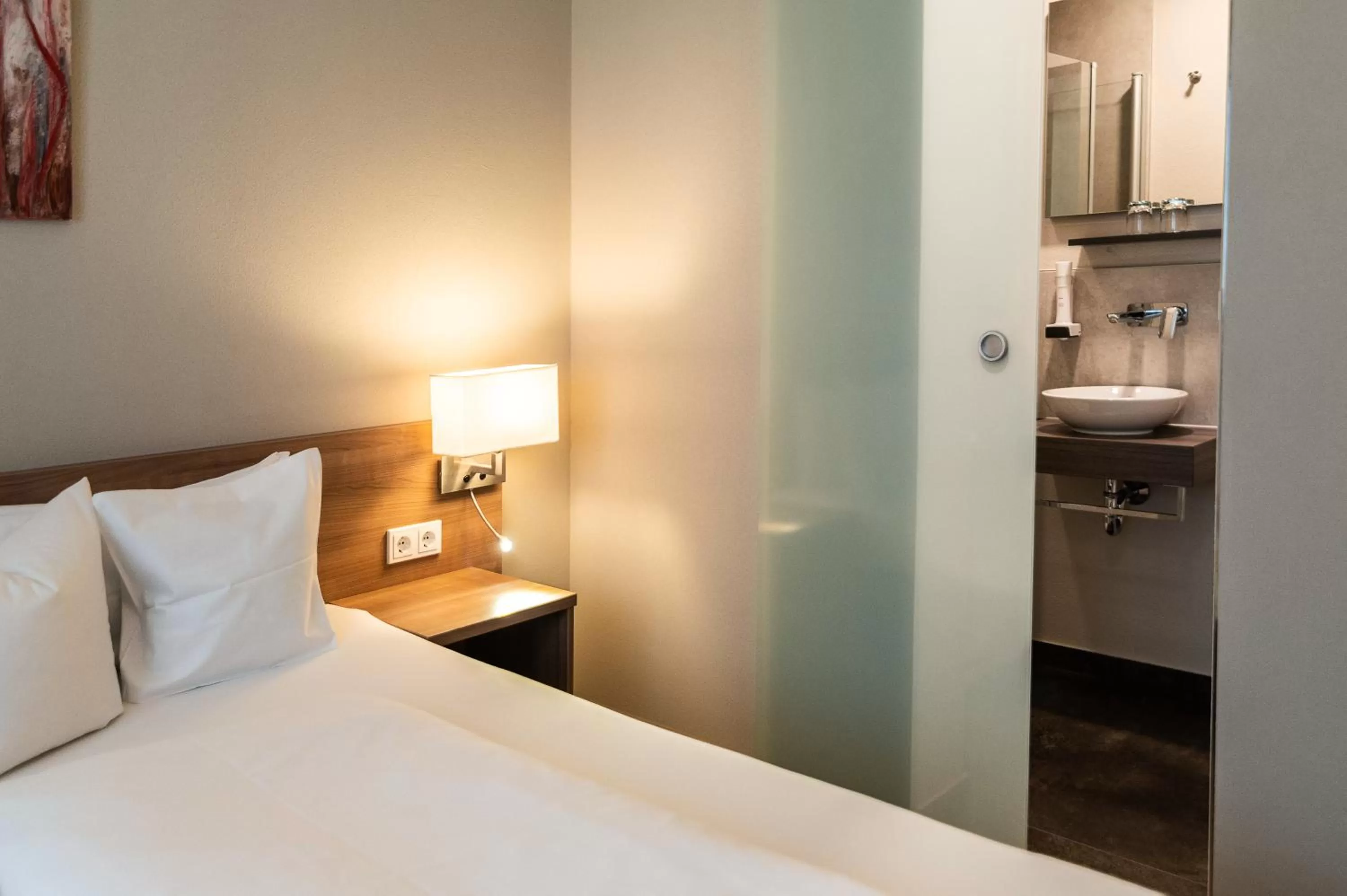 Property building, Bed in Hotel-Gasthof Neue Post