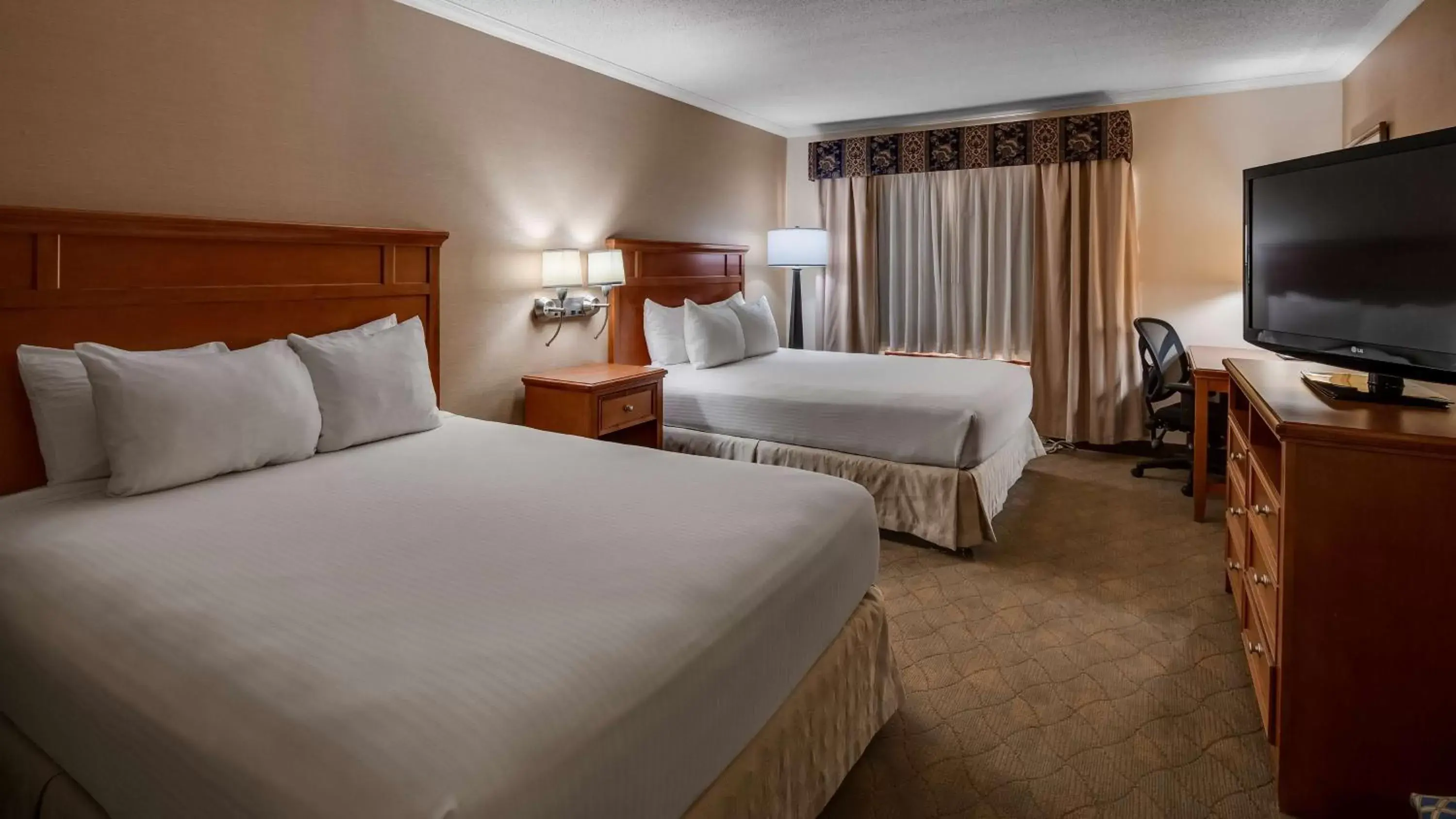 Photo of the whole room, Bed in Best Western Lapeer Inn