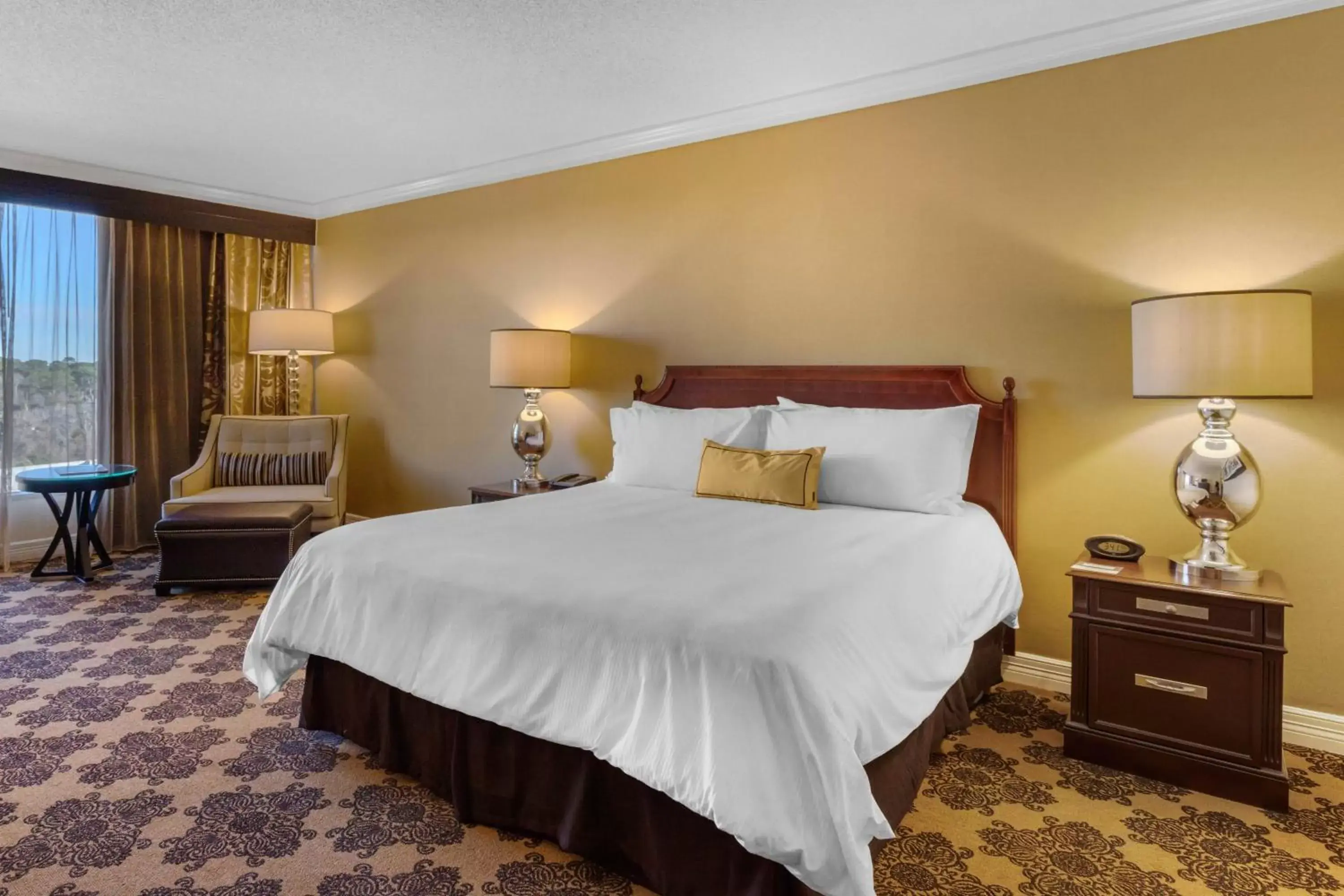 Photo of the whole room, Bed in Omni Houston Hotel