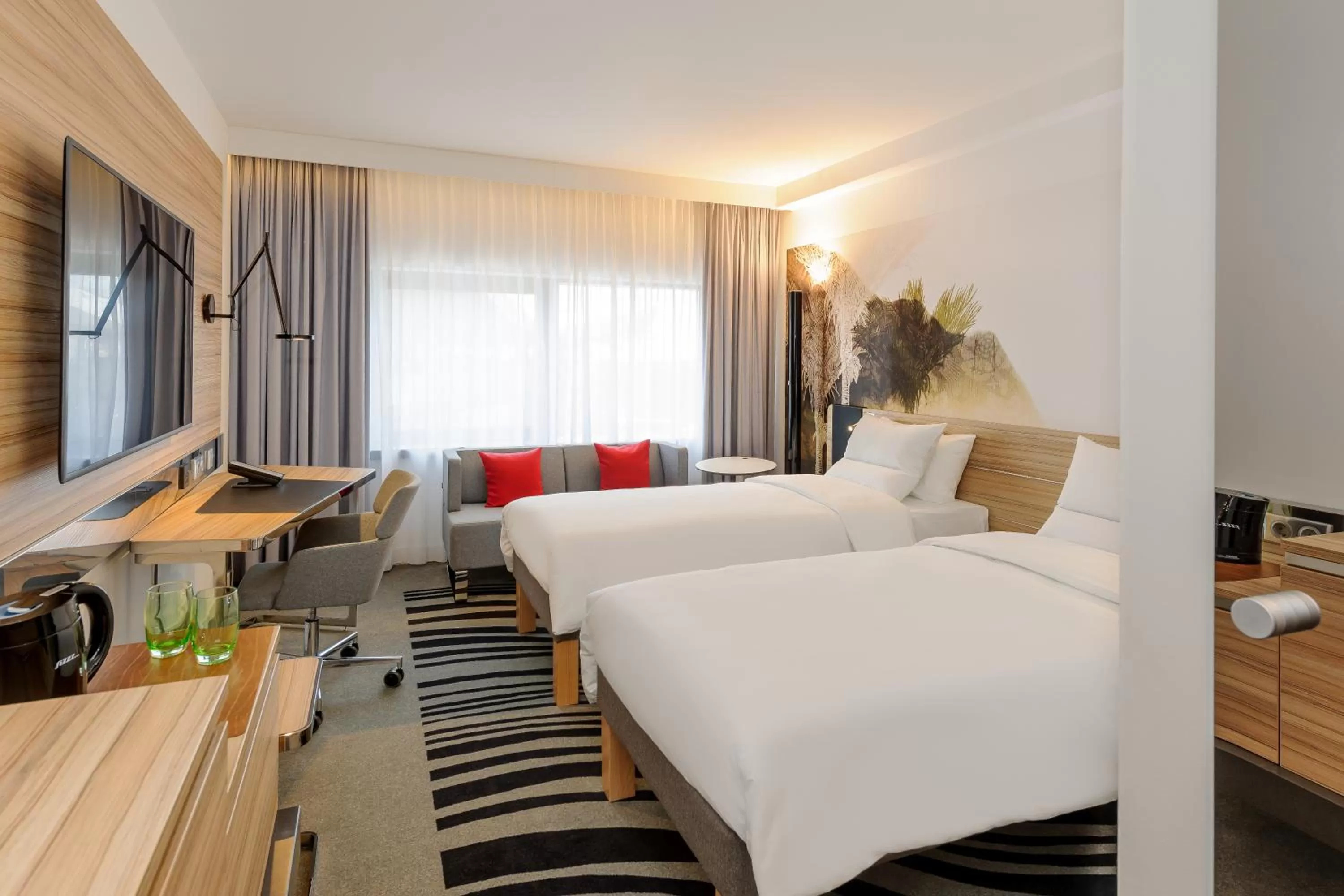 Photo of the whole room, Bed in Novotel Wien Hauptbahnhof