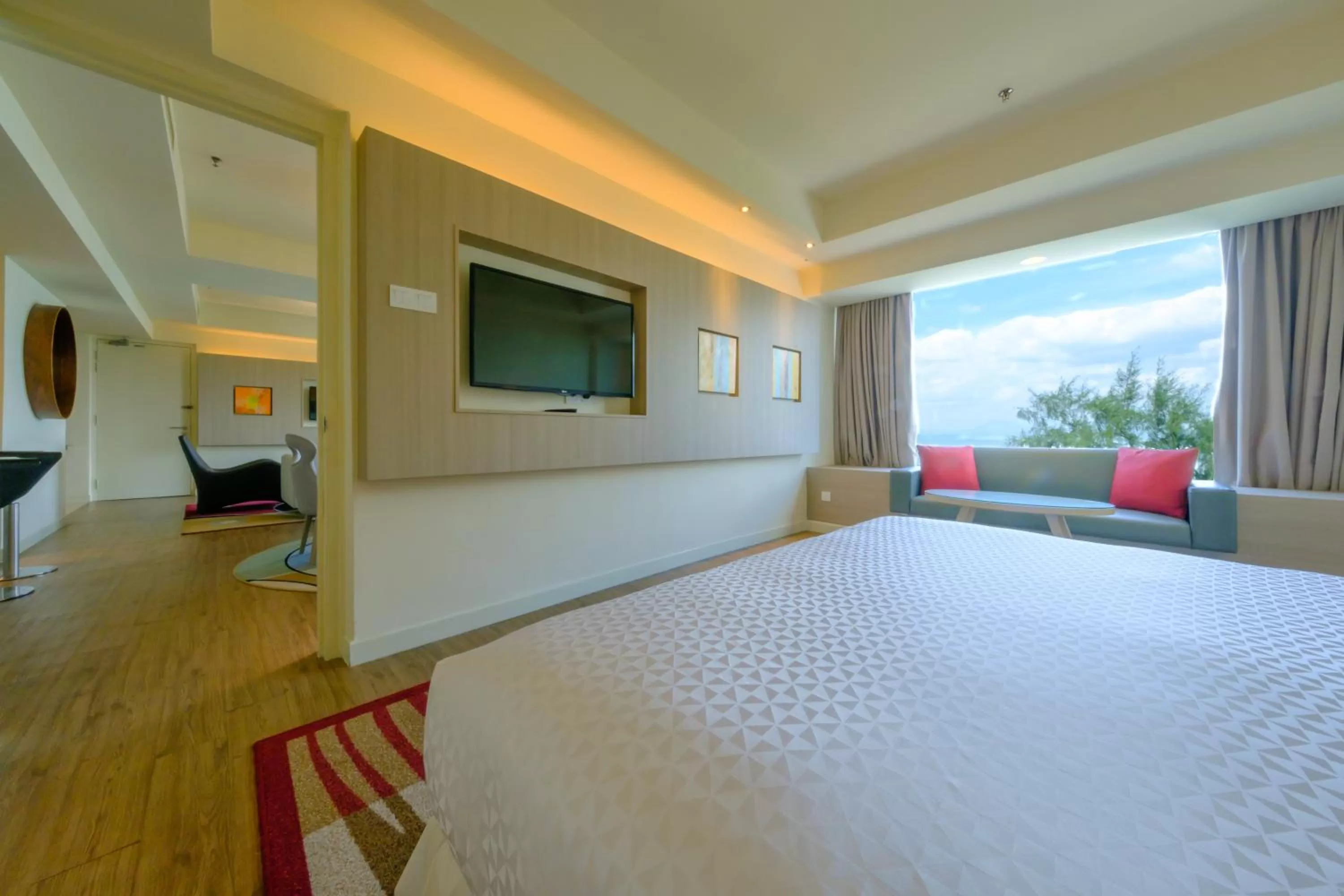 TV and multimedia, Bed in Mercure Penang Beach
