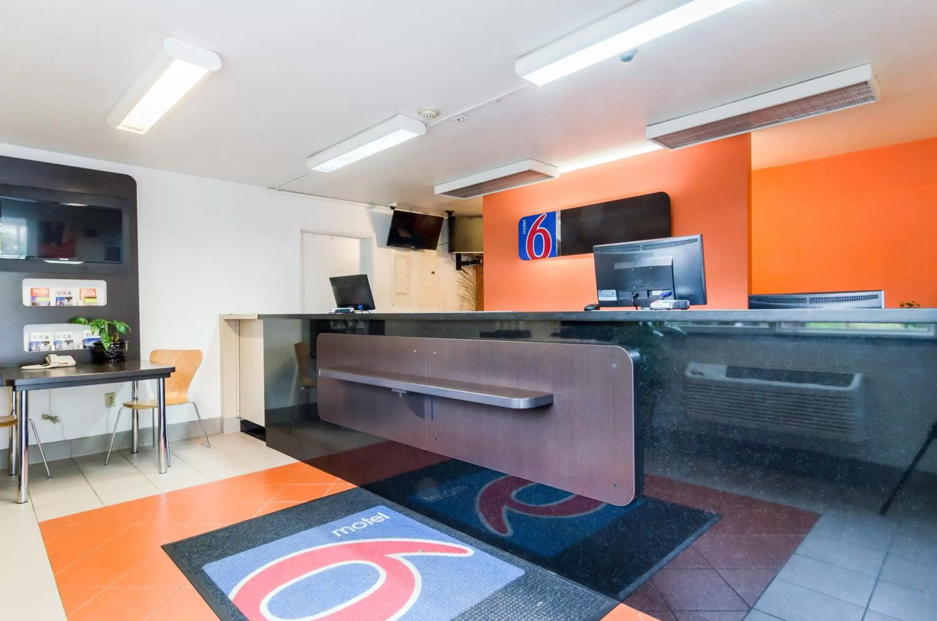 Lobby or reception, Lobby/Reception in Motel 6-Seattle, WA - Sea-Tac Airport South
