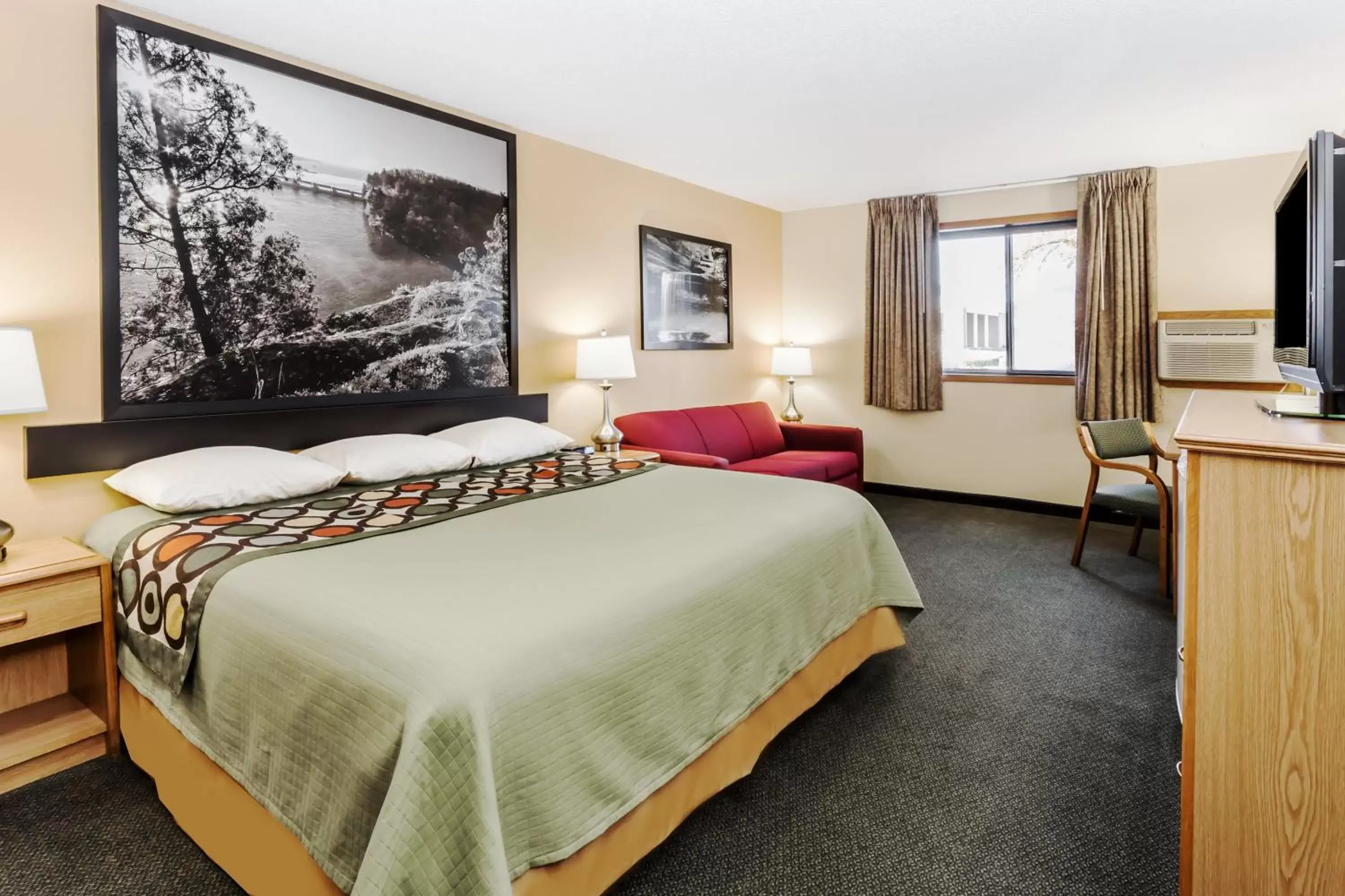 Bedroom in Super 8 by Wyndham Ottawa Starved Rock