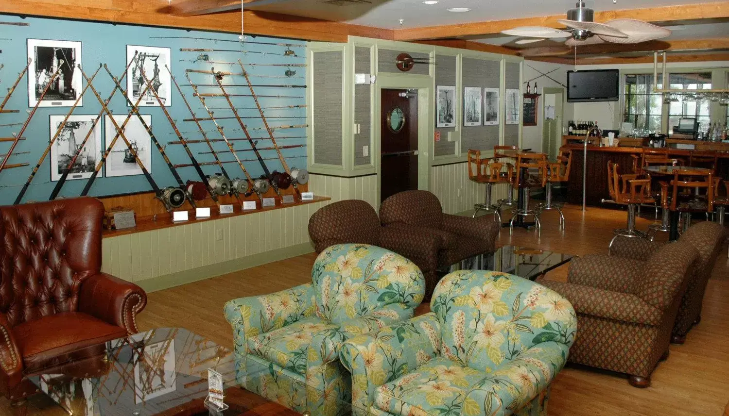 Lounge or bar in Harborside at Charleston Harbor Resort and Marina