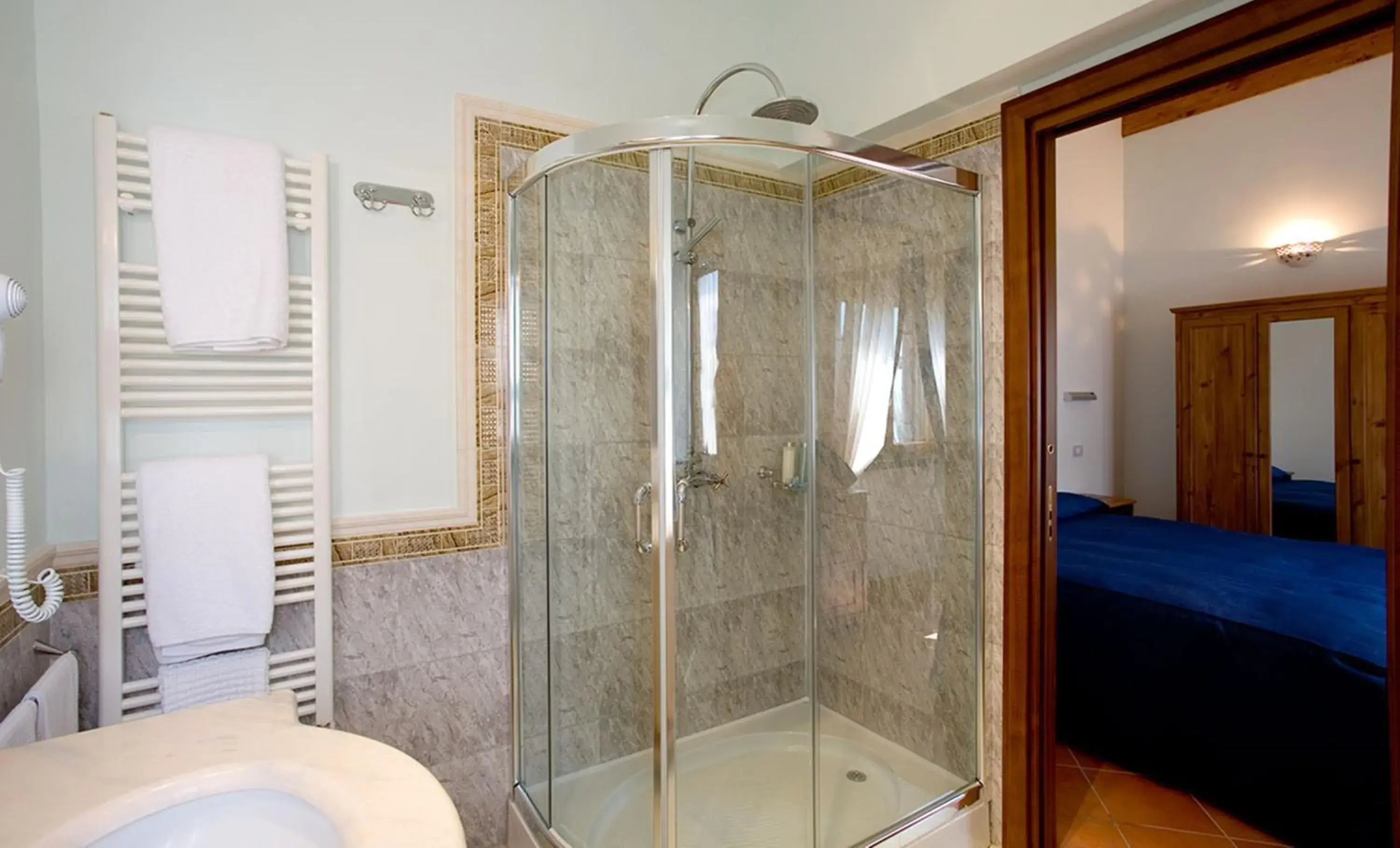 Shower, Bathroom in Hotel O Sole Mio