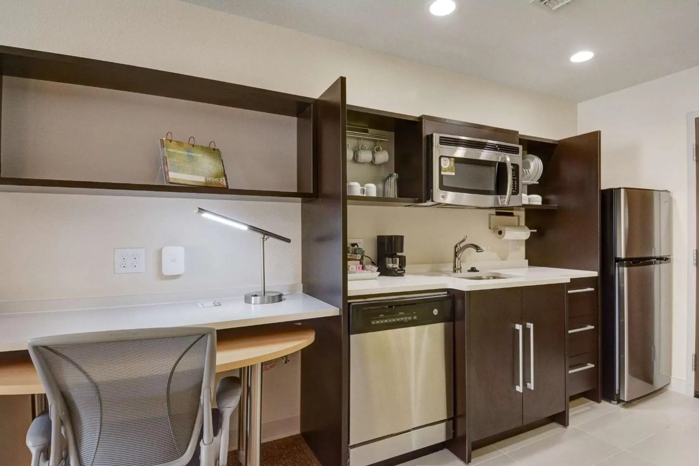 Kitchen or kitchenette, Kitchen/Kitchenette in Home2 Suites by Hilton Irving/DFW Airport North