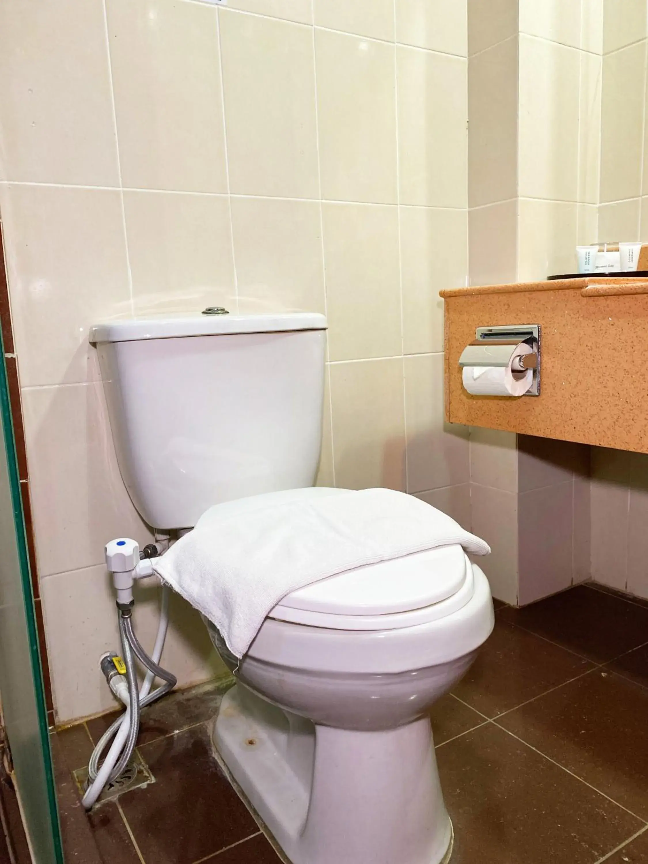 Area and facilities, Bathroom in Hotel Sandakan