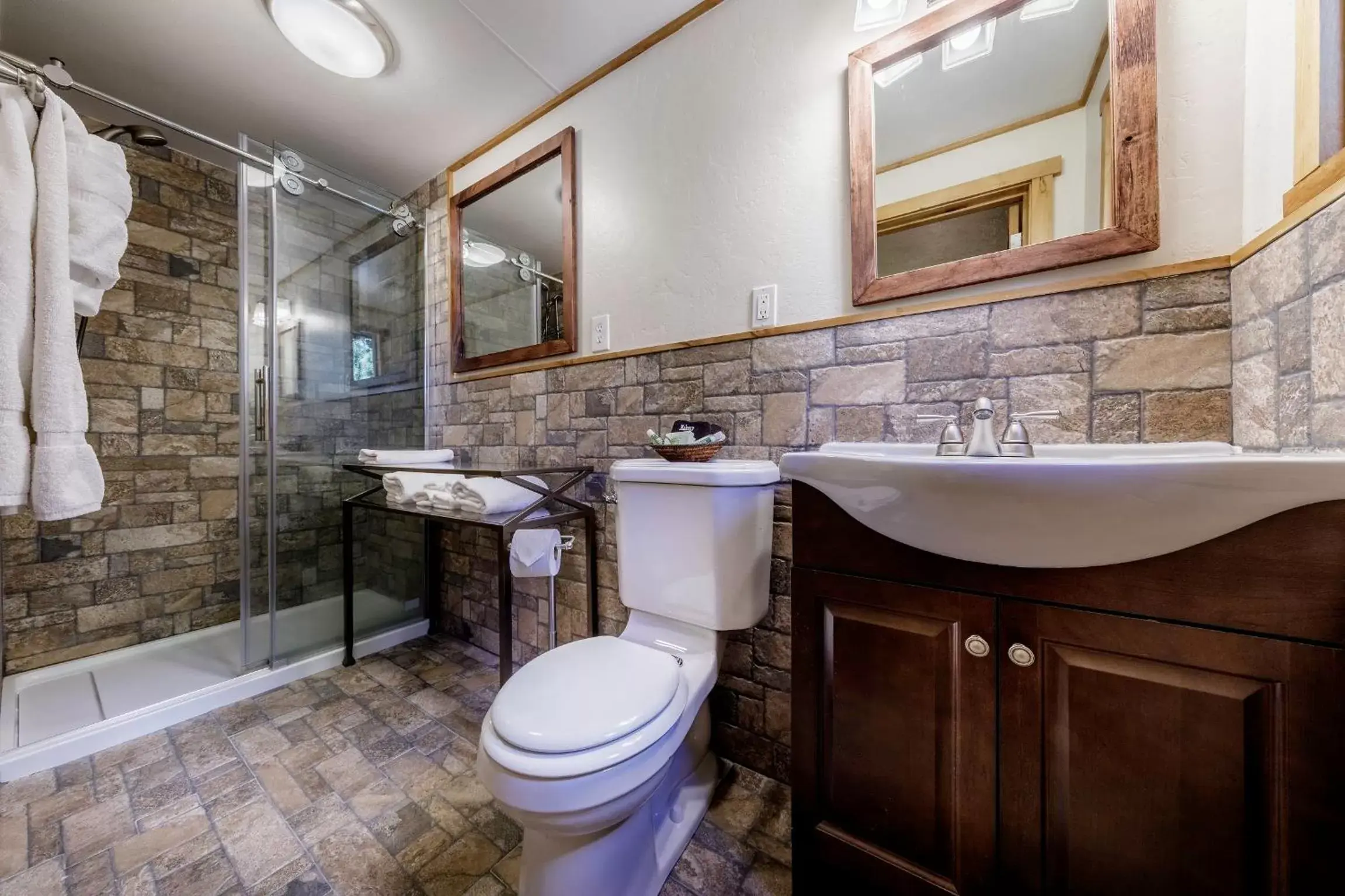 Shower, Bathroom in Stone Lizard Lodge